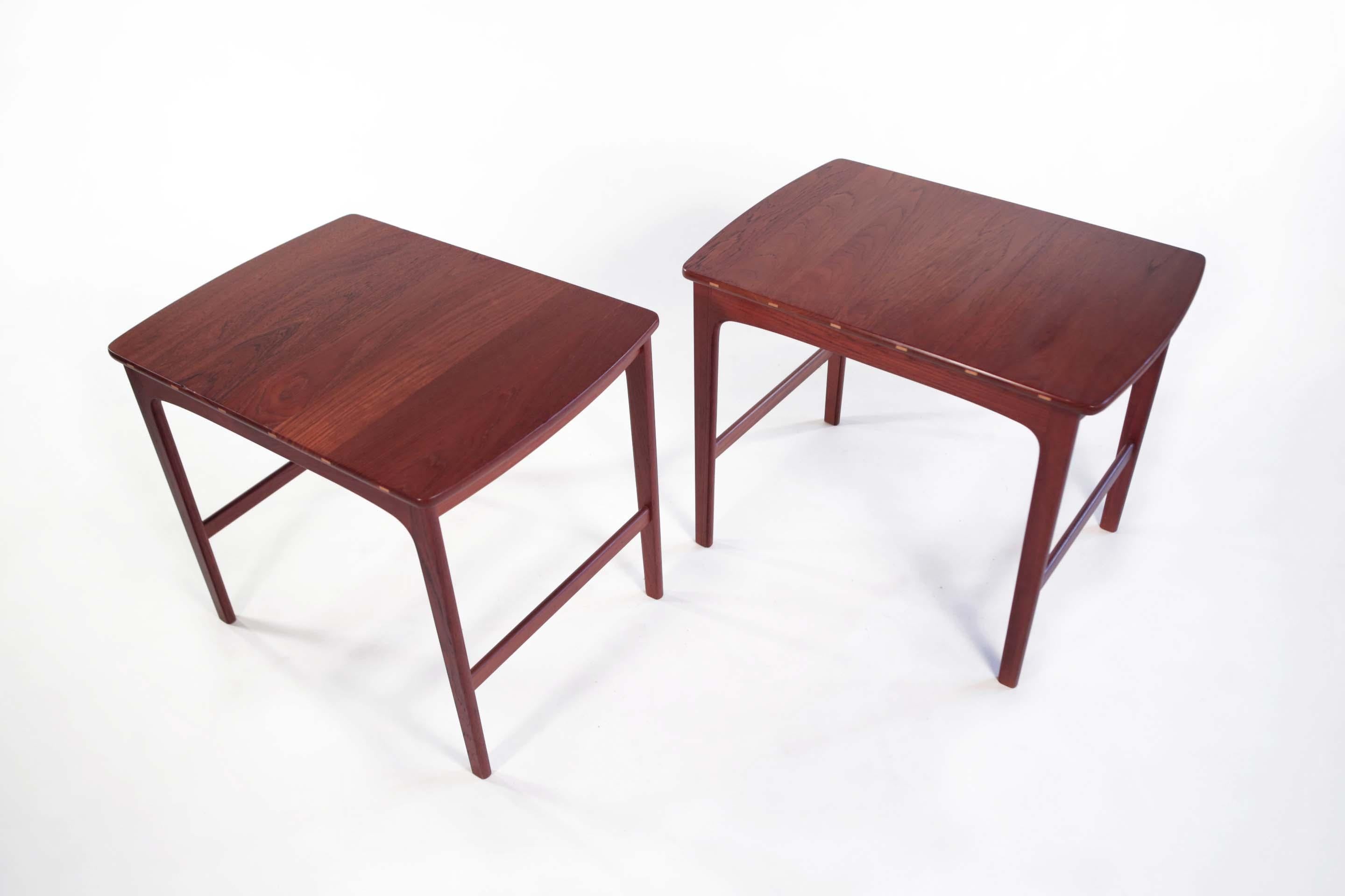 Yngvar Sandstrom side tables in solid teak by AB Seffle Møbelfabrik, Sweden, 1960s

Pair of Scandinavian side tables in solid teak by Yngvar Sandstrom by AB Seffle Møbelfabrik, Sweden 1960.

This piece is a well-known design that is well
