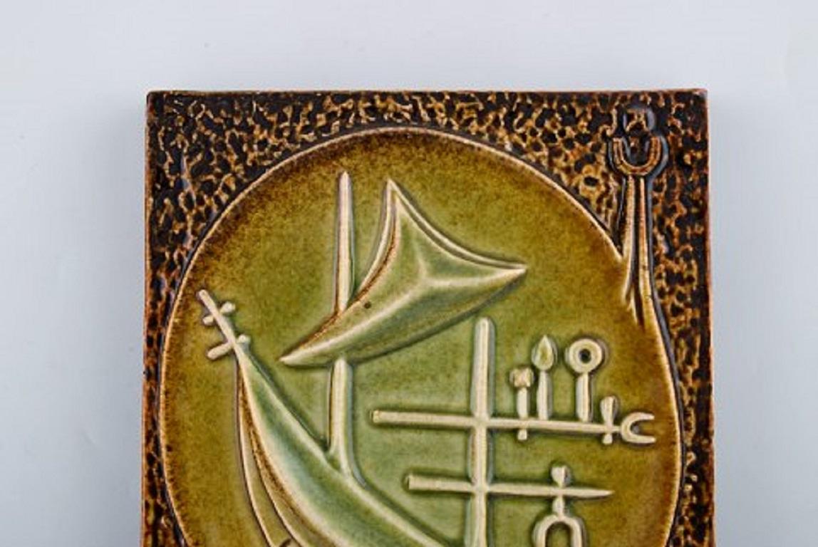 Yngve Blixt (1920-1981) Suède. Plaque murale en grès émaillé décorée d'un voilier, années 1970.
Mesures : 17 x 16 cm.
En très bon état.
Estampillé.

 