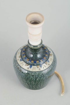 Yngve Blixt, Höganäs. Stoneware table lamp with textured surface and green glaze