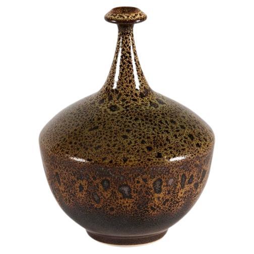 Vase Yngve Blixt à long col avec glaçure mouchetée de cuivre, Suède, années 1970 en vente