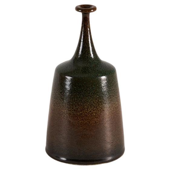 Vase Yngve Blixt à long col avec glaçure mouchetée de cuivre, Suède, 1974 en vente