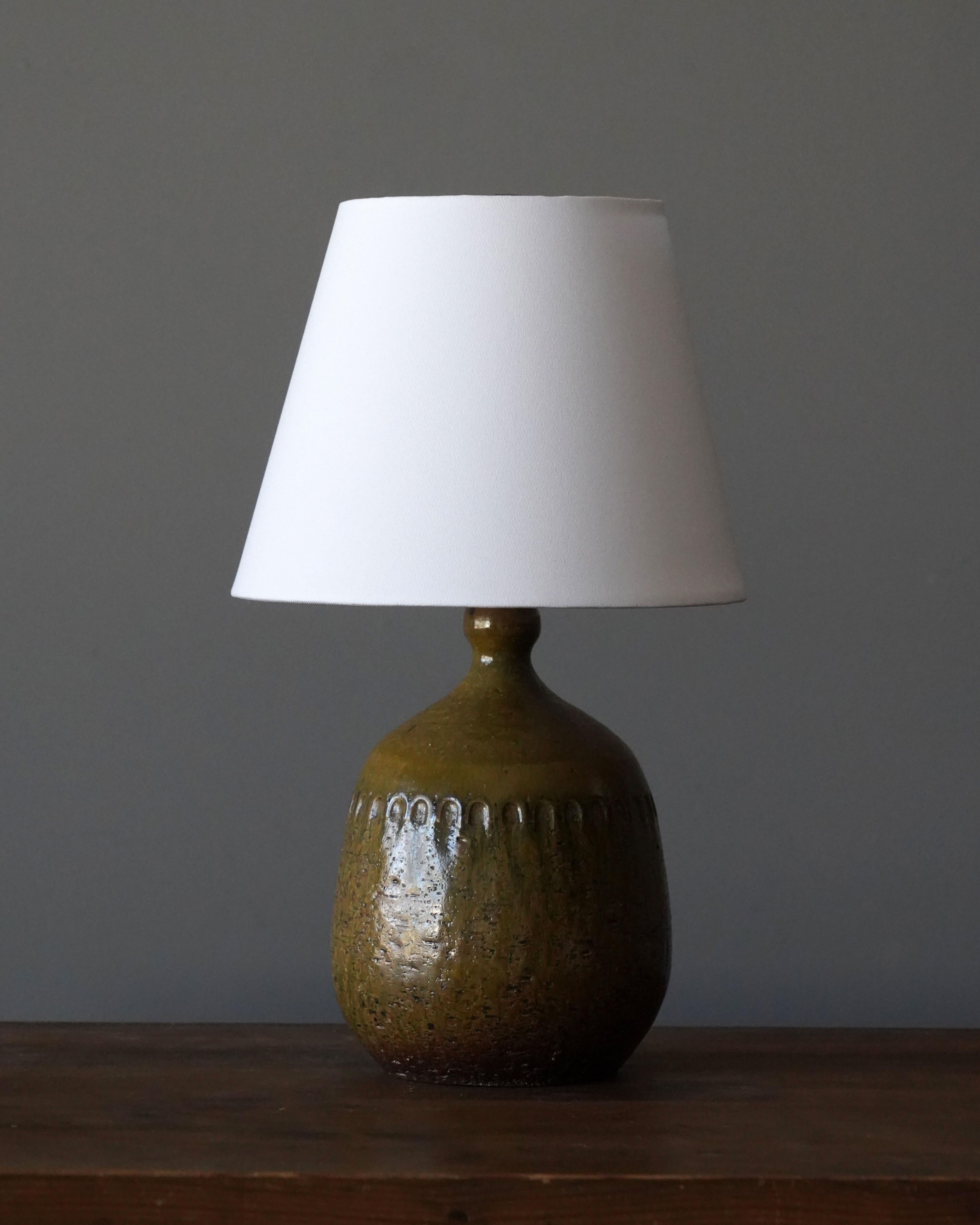 A small organic table lamp. Produced by Yngve Blixt (1920-1981). Produced in the studio of the artist, signed and dated -65.

In glazed and ornamented stoneware.

Sold without lampshade. Stated dimensions excluding lampshade.

Other designers of the