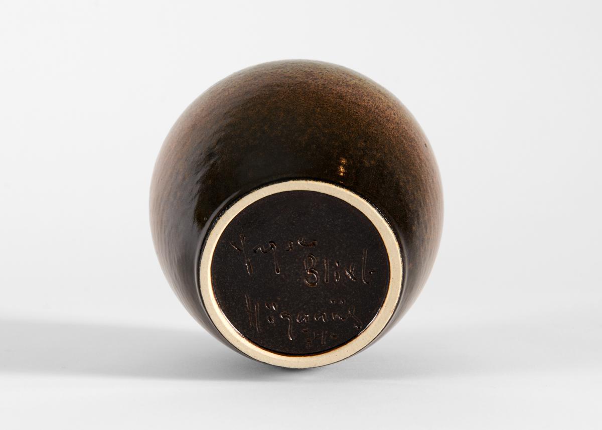 Yngve Blixt, runde Vase mit grüner gesprenkelter Glasur, Schweden, 1974 im Zustand „Gut“ im Angebot in New York, NY