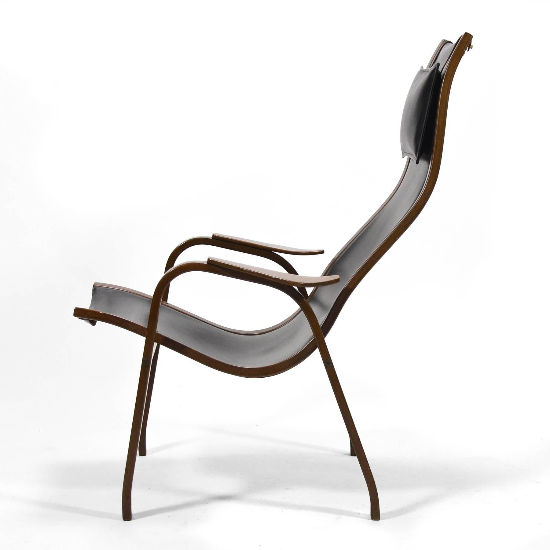 Yngve Ekström Leather Kurva Lounge Chair In Good Condition In Highland, IN