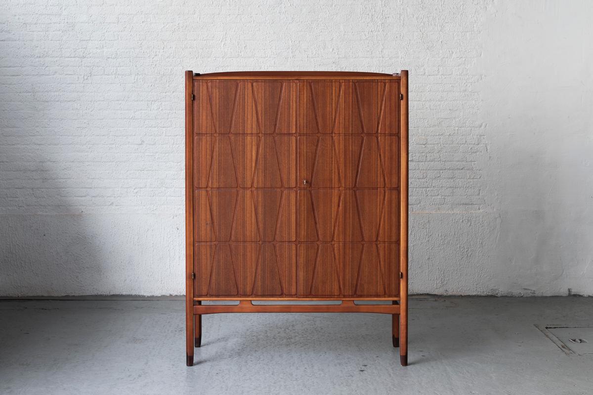 Beautiful patinated ‘Bangkok’ cabinet designed by Yngve Ekström and produced by Westberg Möbler in Sweden around 1950. This chest of drawers is made of a dark stained beech frame, finished with a graphical teak veneered cabinet. Inside you can find