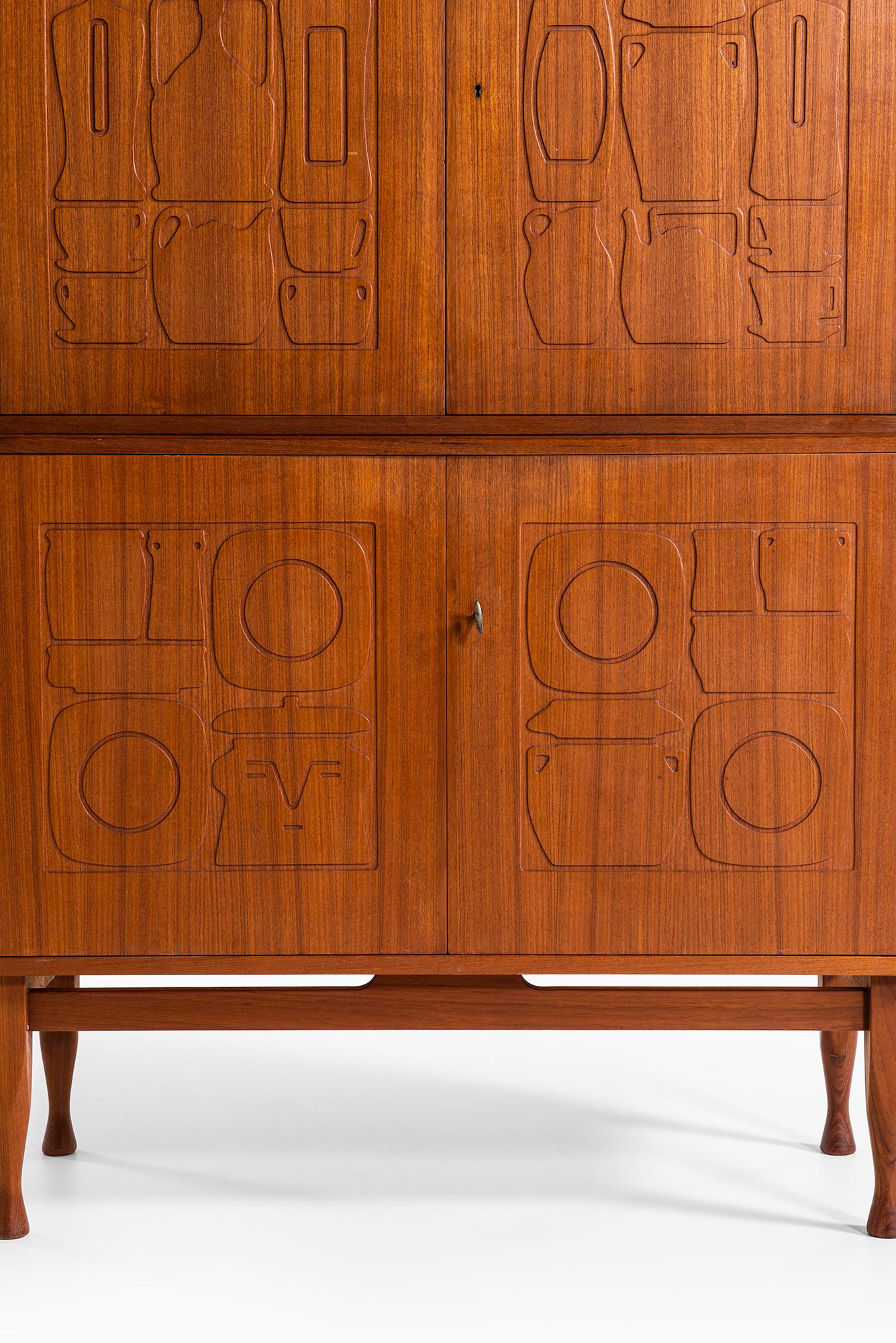 Rare cabinet model Krus designed by Yngve Ekström. Produced by Westbergs Möbler in Sweden.