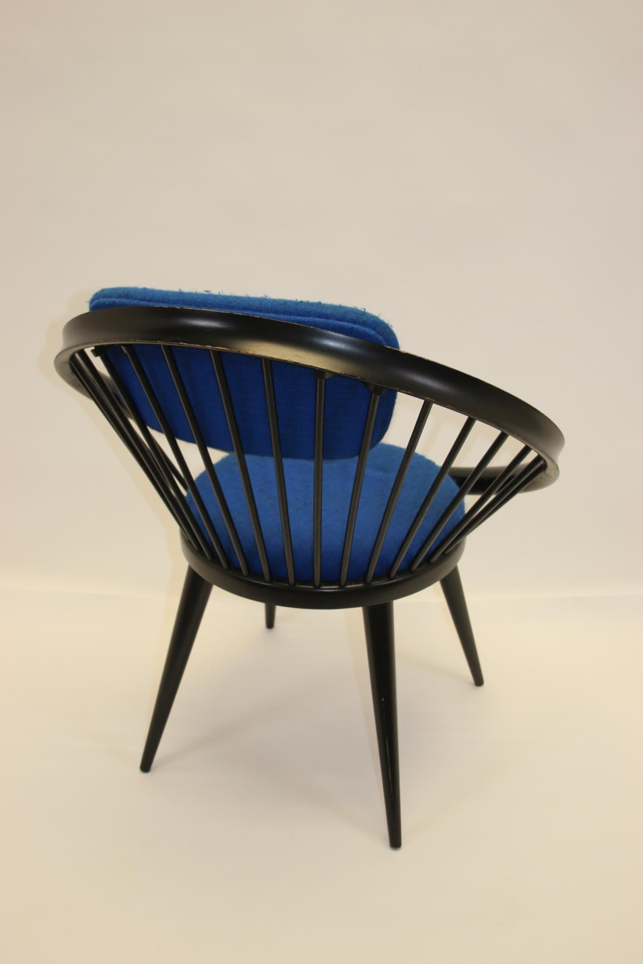 Black circle chair Vintage design chair designed by Yngve Ekstrom

made in the sixties by Swedese Meubel factory.

In Sweden

Beautiful model, original black lacquered chair and beautiful blue upholstered fabric.

The condition is good