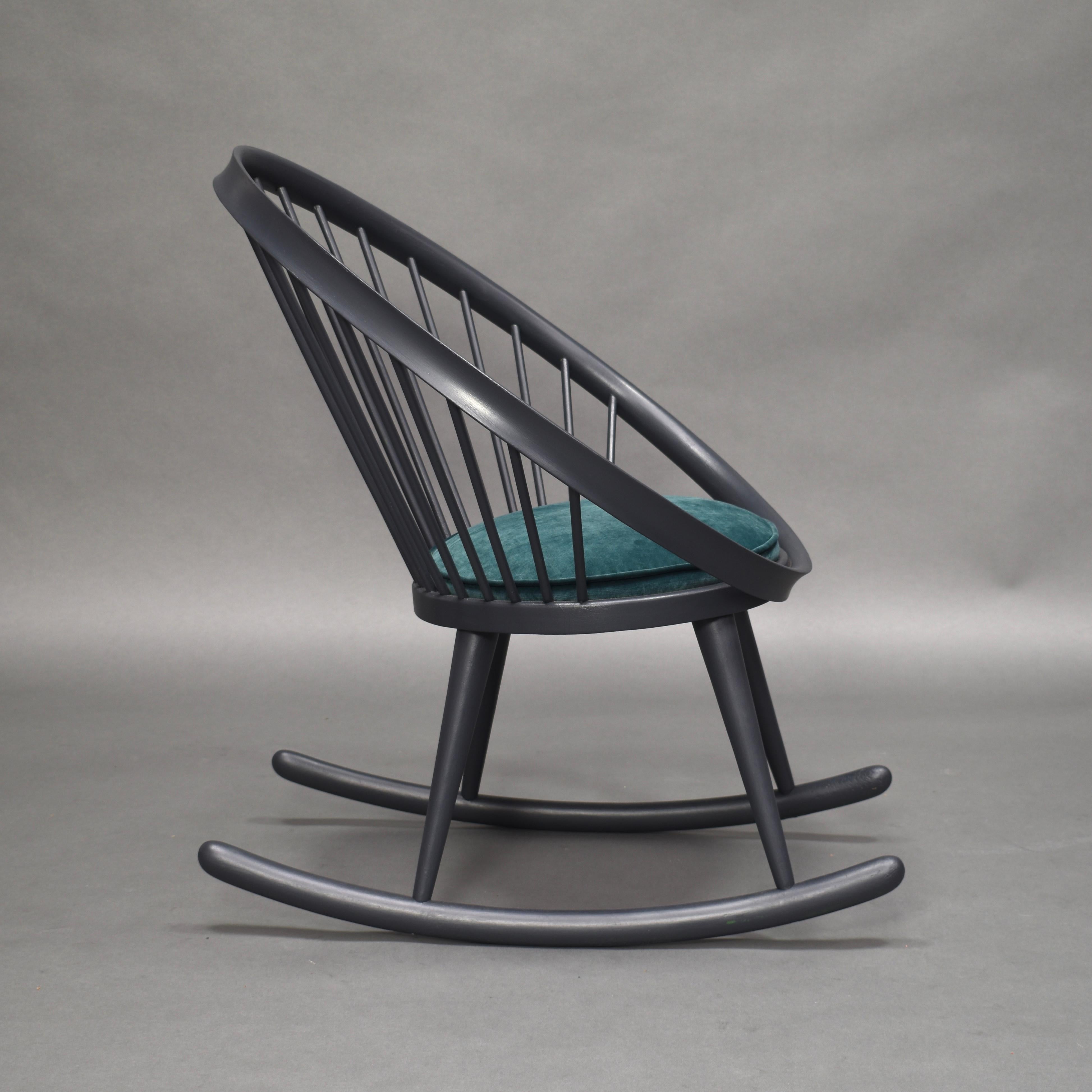 Yngve Ekström 'Circle' Rocking Chair, Sweden, circa 1960 In Good Condition For Sale In Pijnacker, Zuid-Holland