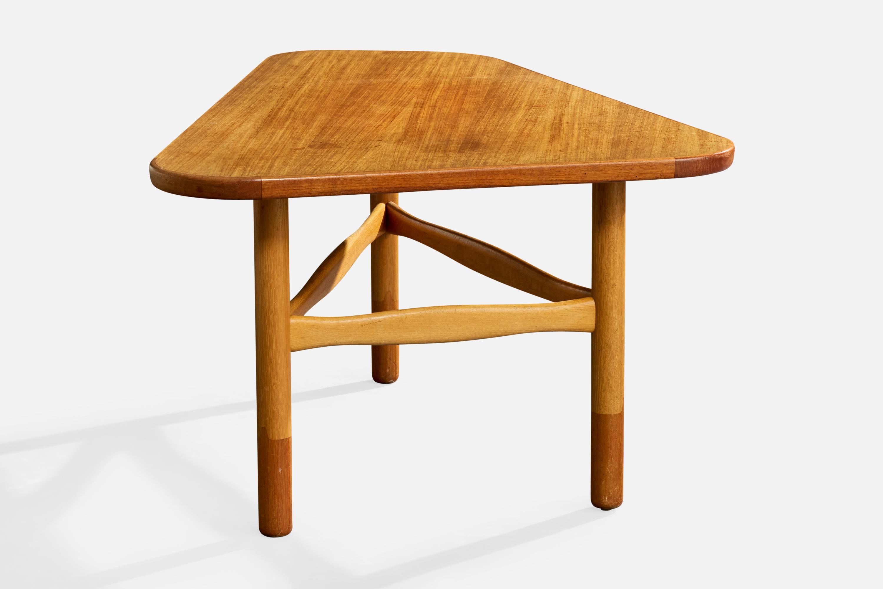 Suédois Yngve Ekström, Coffee Table, Teak, Oak, Sweden, 1960s en vente