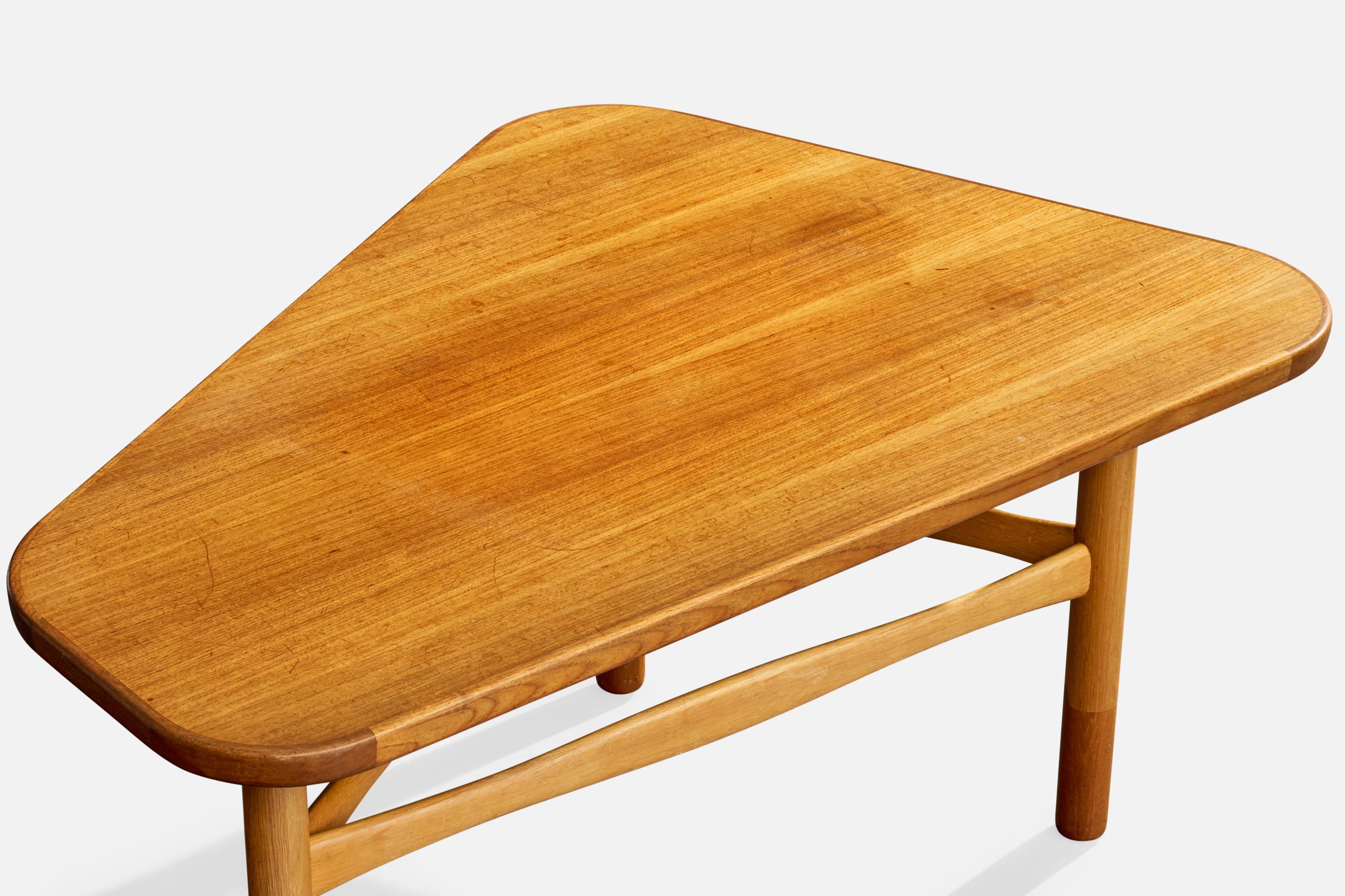 Milieu du XXe siècle Yngve Ekström, Coffee Table, Teak, Oak, Sweden, 1960s en vente