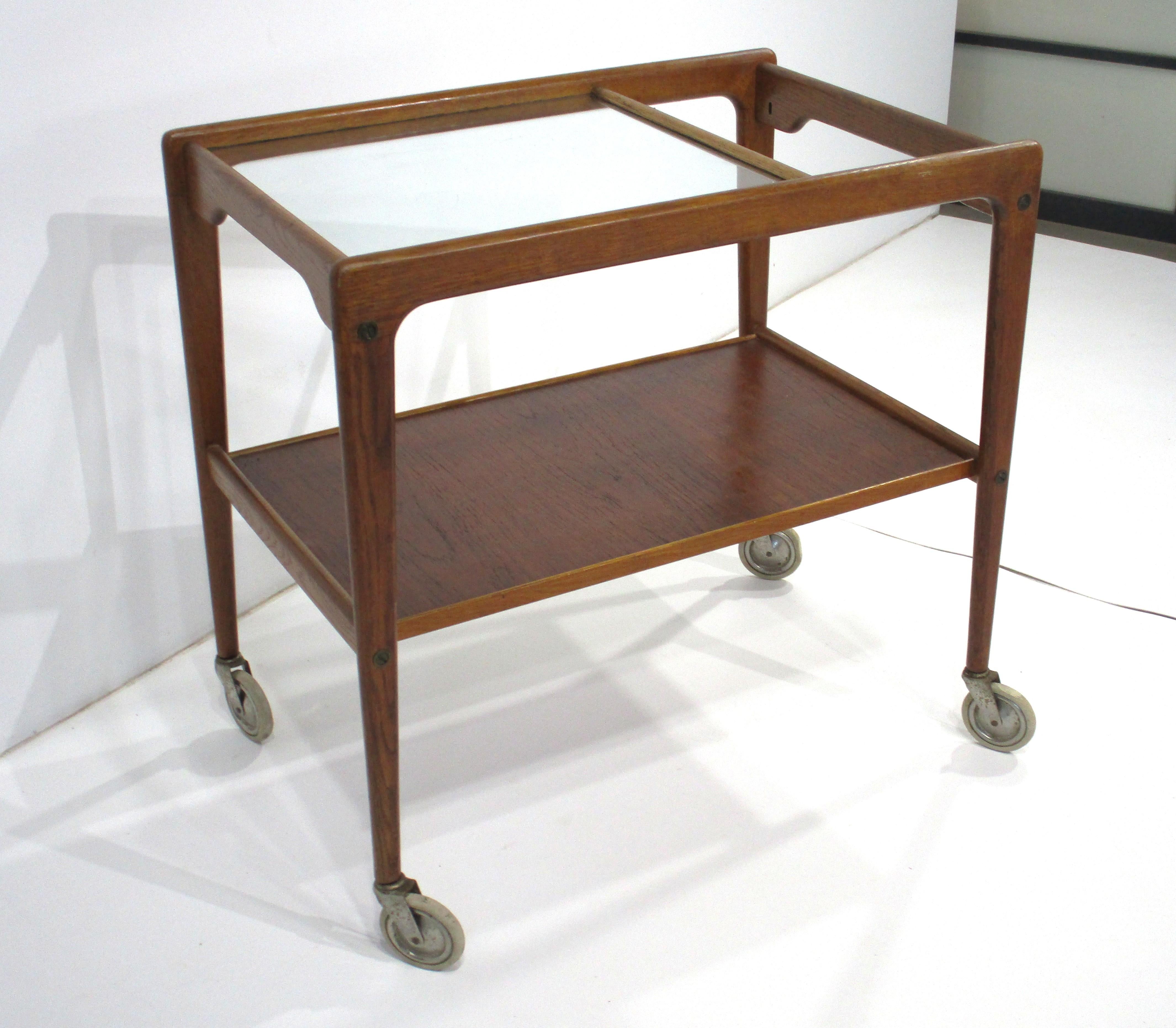 Mid-Century Modern Chariot de bar danois en teck Yngve Ekstrom, Suède en vente