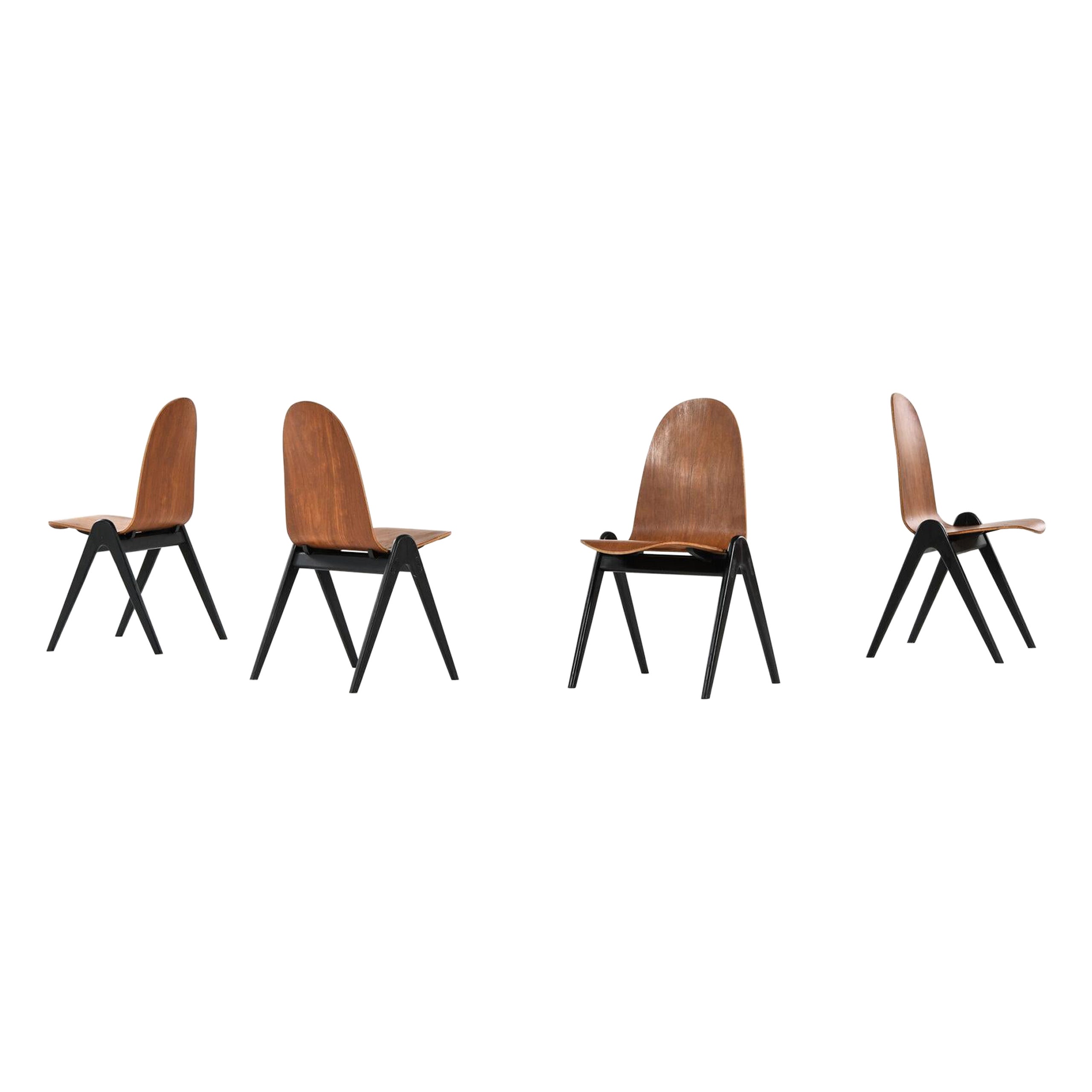 Sillas de comedor Yngve Ekström Model Knockdown Fabricadas en Suecia en venta