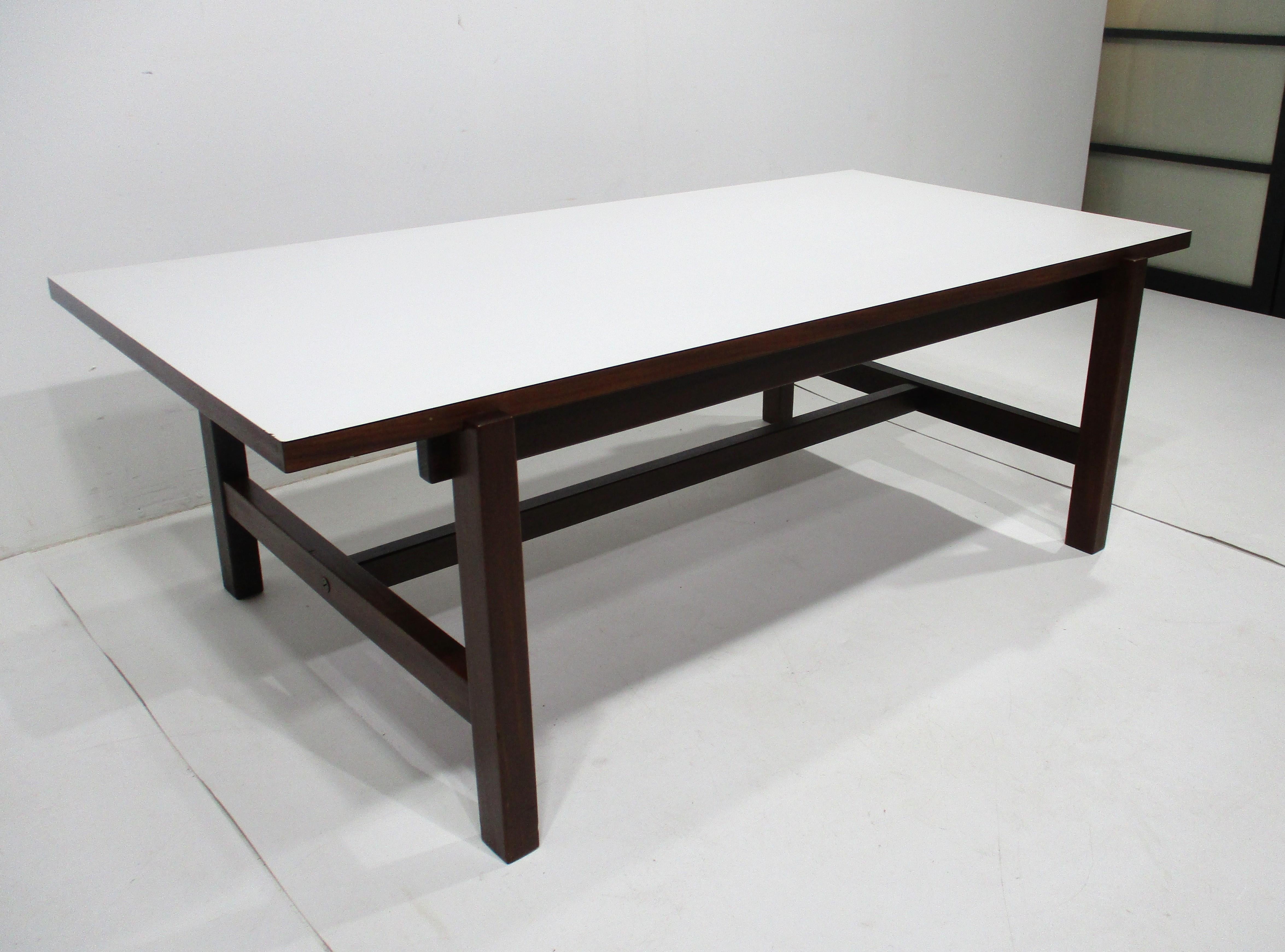 Yngve Ekstrom Flip Top Couchtisch aus Teakholz / Laminat im dänischen Stil für Swedese im Angebot 4