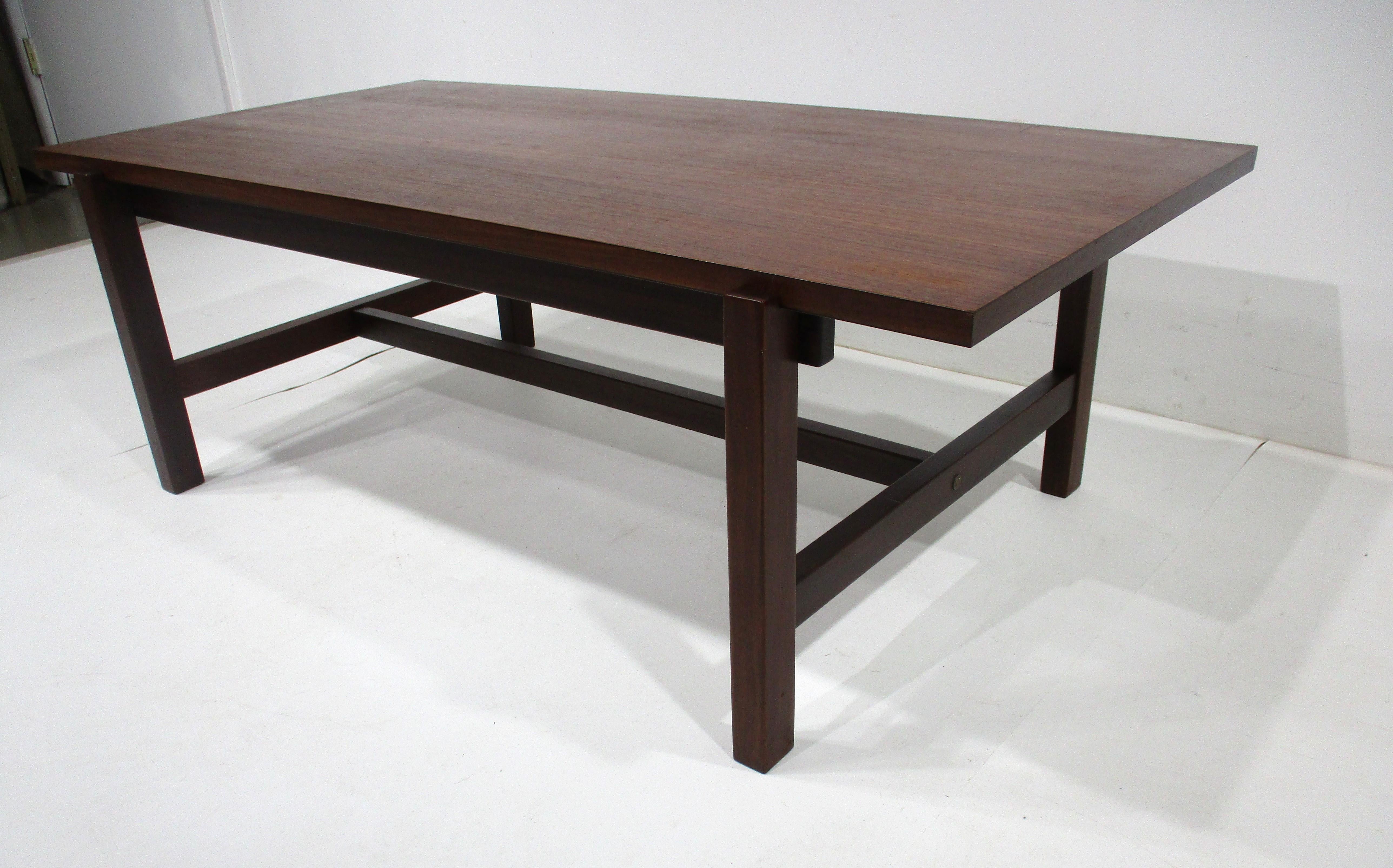 Yngve Ekstrom Flip Top Couchtisch aus Teakholz / Laminat im dänischen Stil für Swedese im Zustand „Gut“ im Angebot in Cincinnati, OH