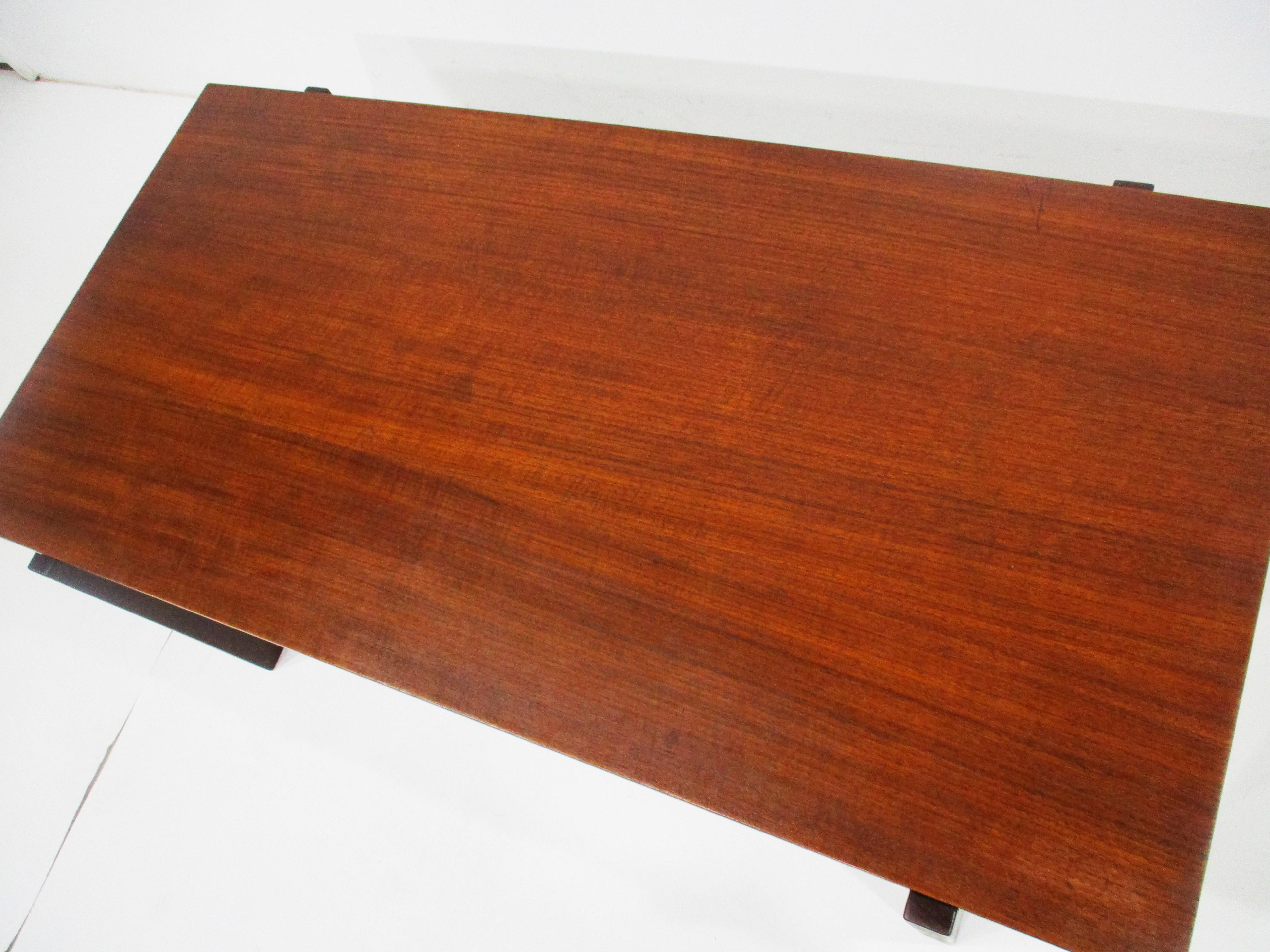 Yngve Ekstrom Flip Top Couchtisch aus Teakholz / Laminat im dänischen Stil für Swedese im Angebot 1