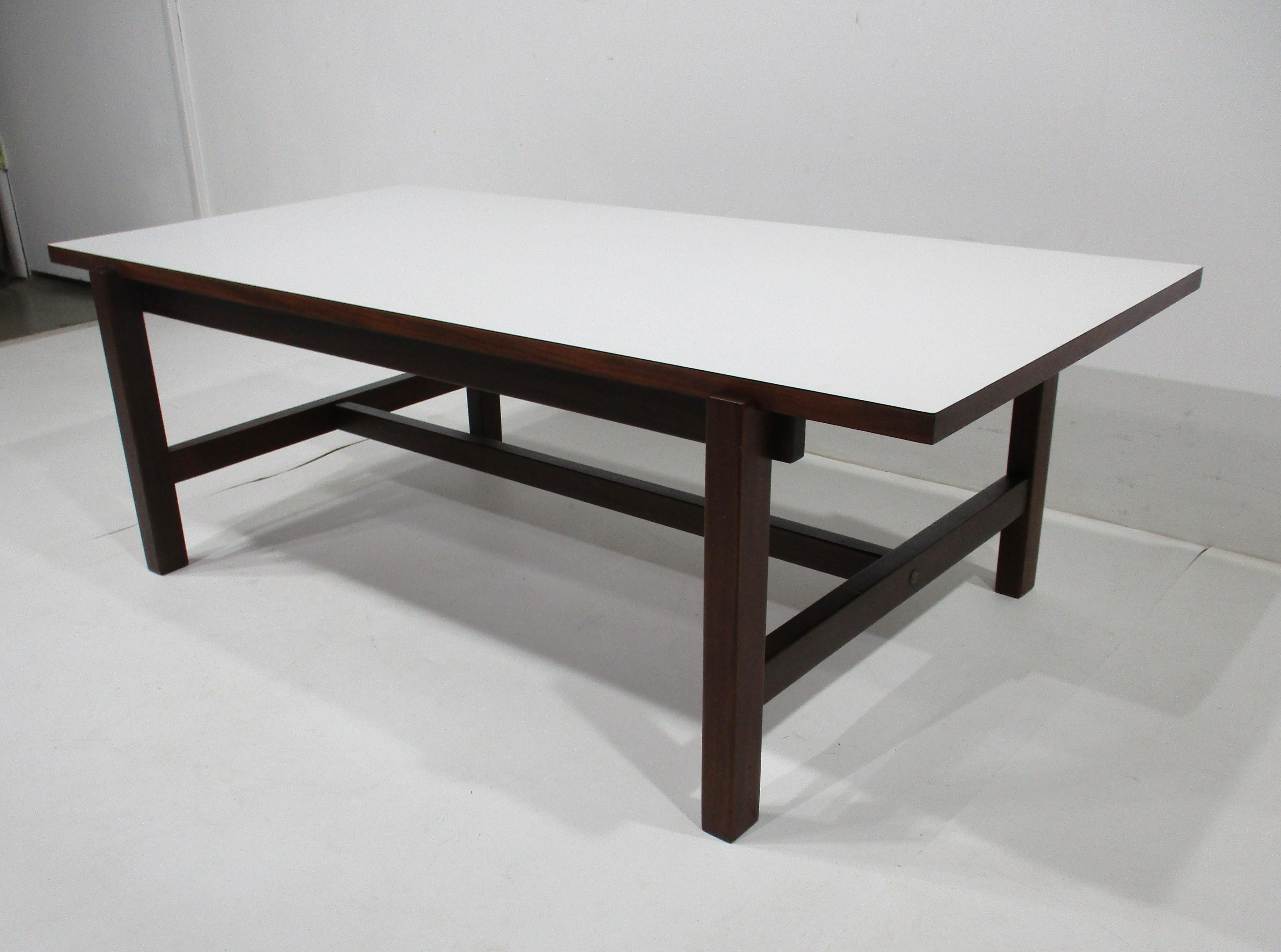 Yngve Ekstrom Flip Top Couchtisch aus Teakholz / Laminat im dänischen Stil für Swedese im Angebot 3