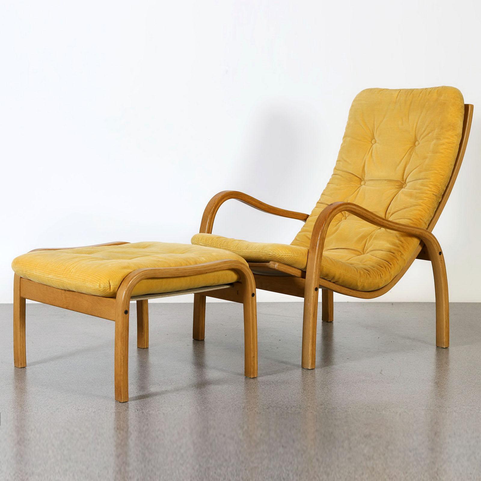 Scandinavian Modern Yngve Ekstrom Fortino Lounge Chair with Ottoman in Original Corduroy, by Swedese For Sale