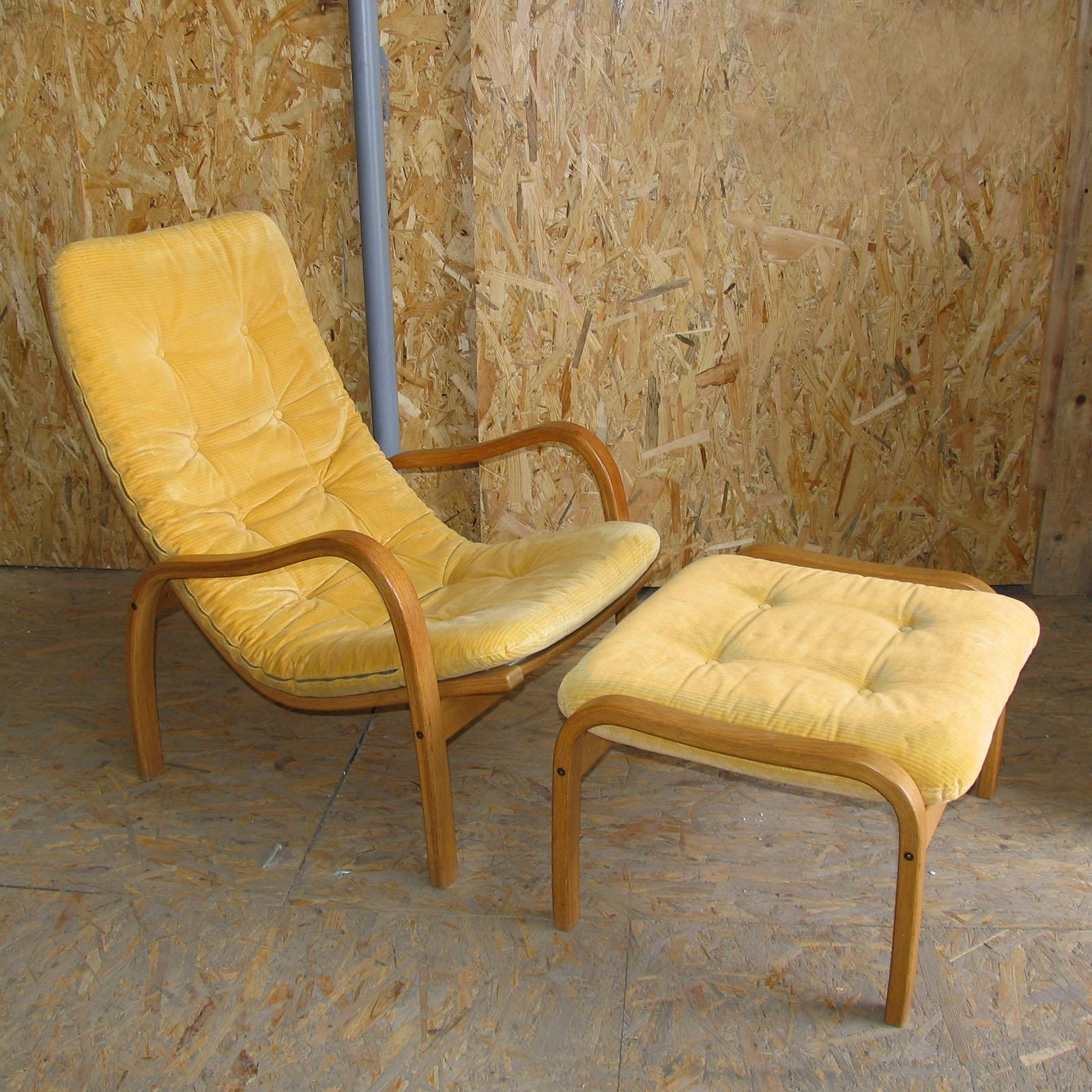 Late 20th Century Yngve Ekstrom Fortino Lounge Chair with Ottoman in Original Corduroy, by Swedese For Sale