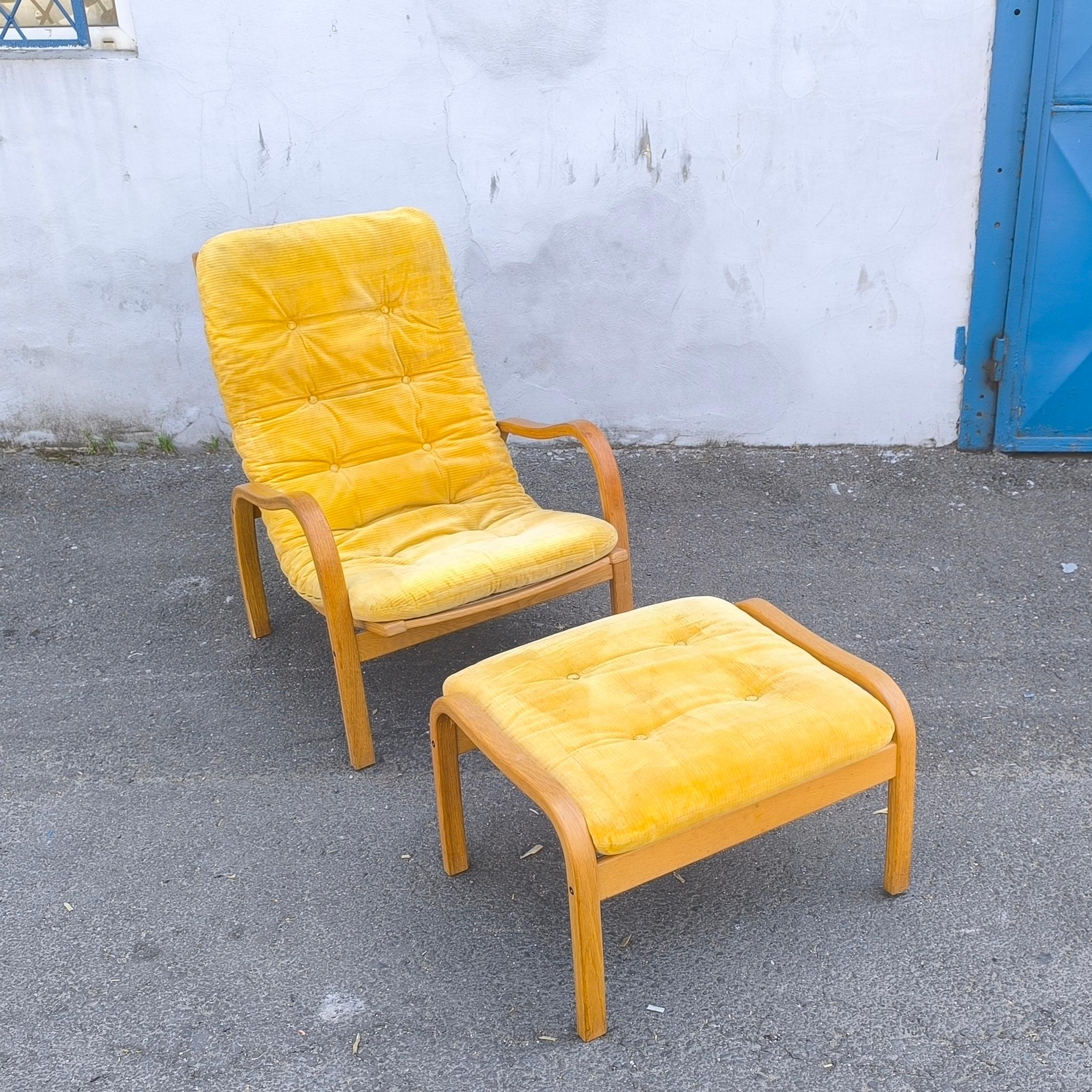 Yngve Ekström Silla y Otomana Fortino en Girasol Original  por Swedese Escandinavo moderno en venta