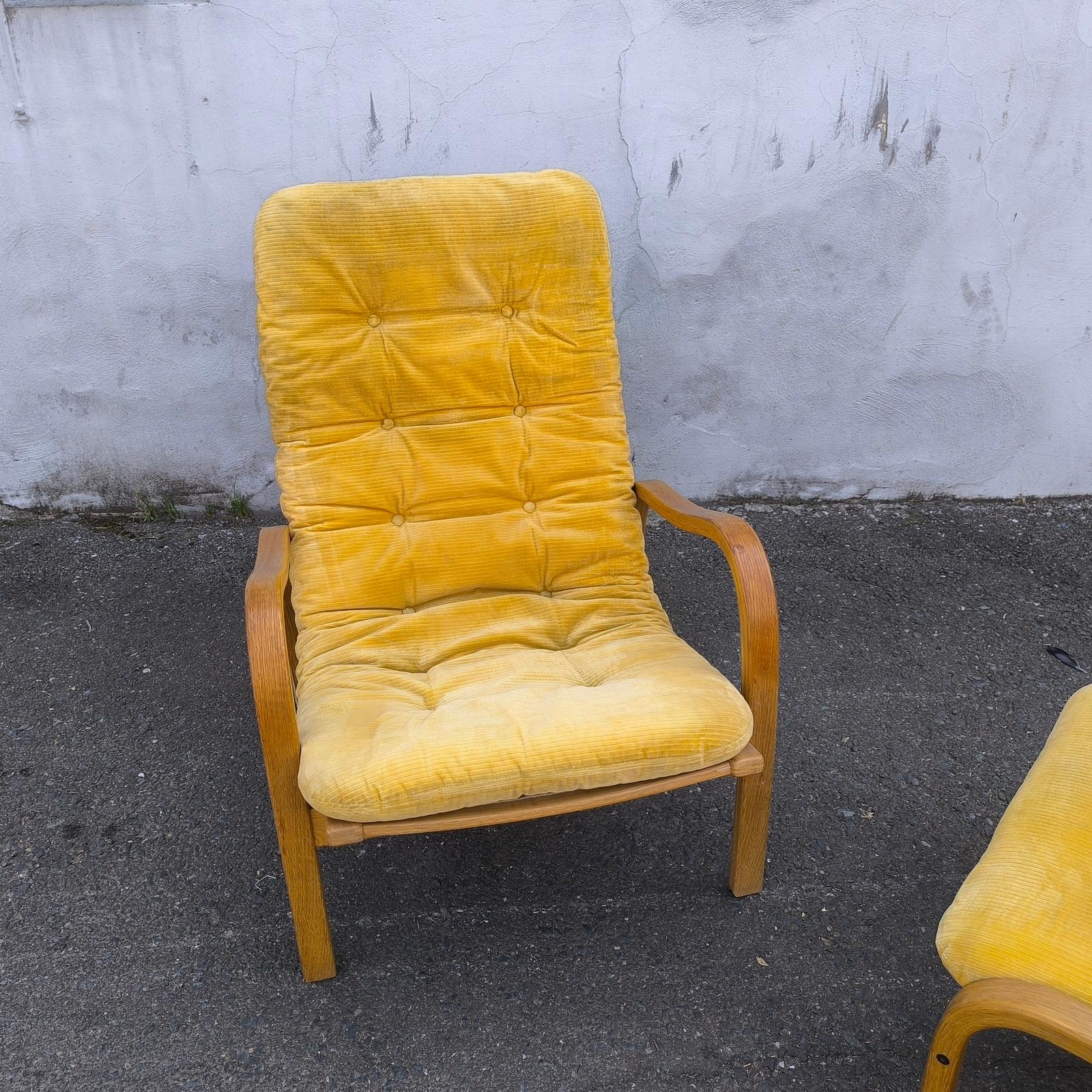 Yngve Ekström Silla y Otomana Fortino en Girasol Original  por Swedese Presionado en venta