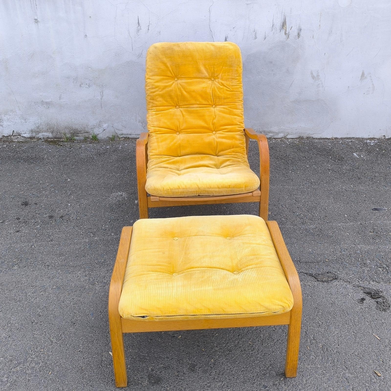 Yngve Ekström Silla y Otomana Fortino en Girasol Original  por Swedese Terciopelo en venta
