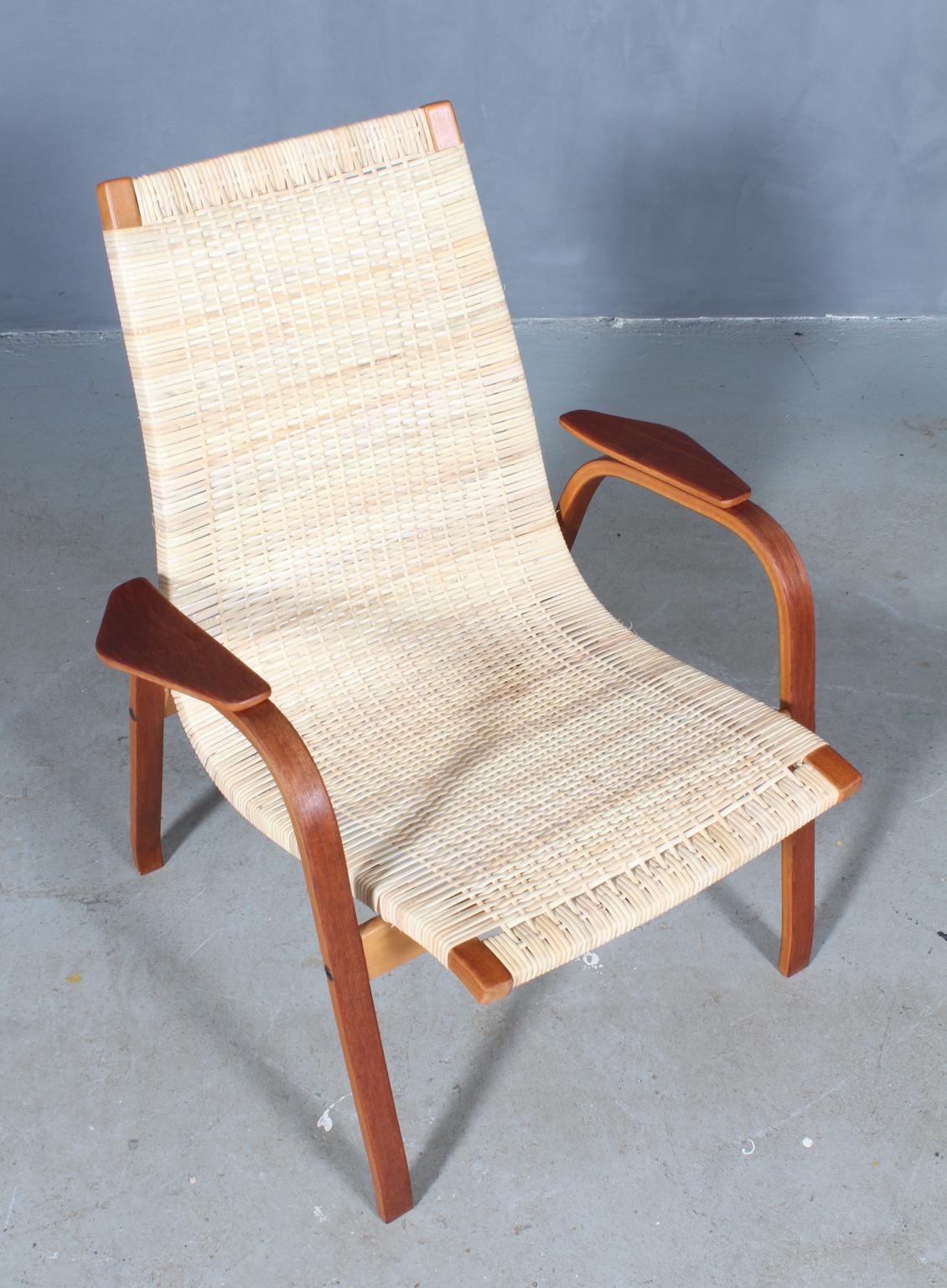 Yngve Ekström lounge chair with frame of beech and teak.

New weaved seat and back in cane.

Model Kurva which was the design that have led to the iconic Lamino lounge chair. Made by ESE Möbler (later Swedese).