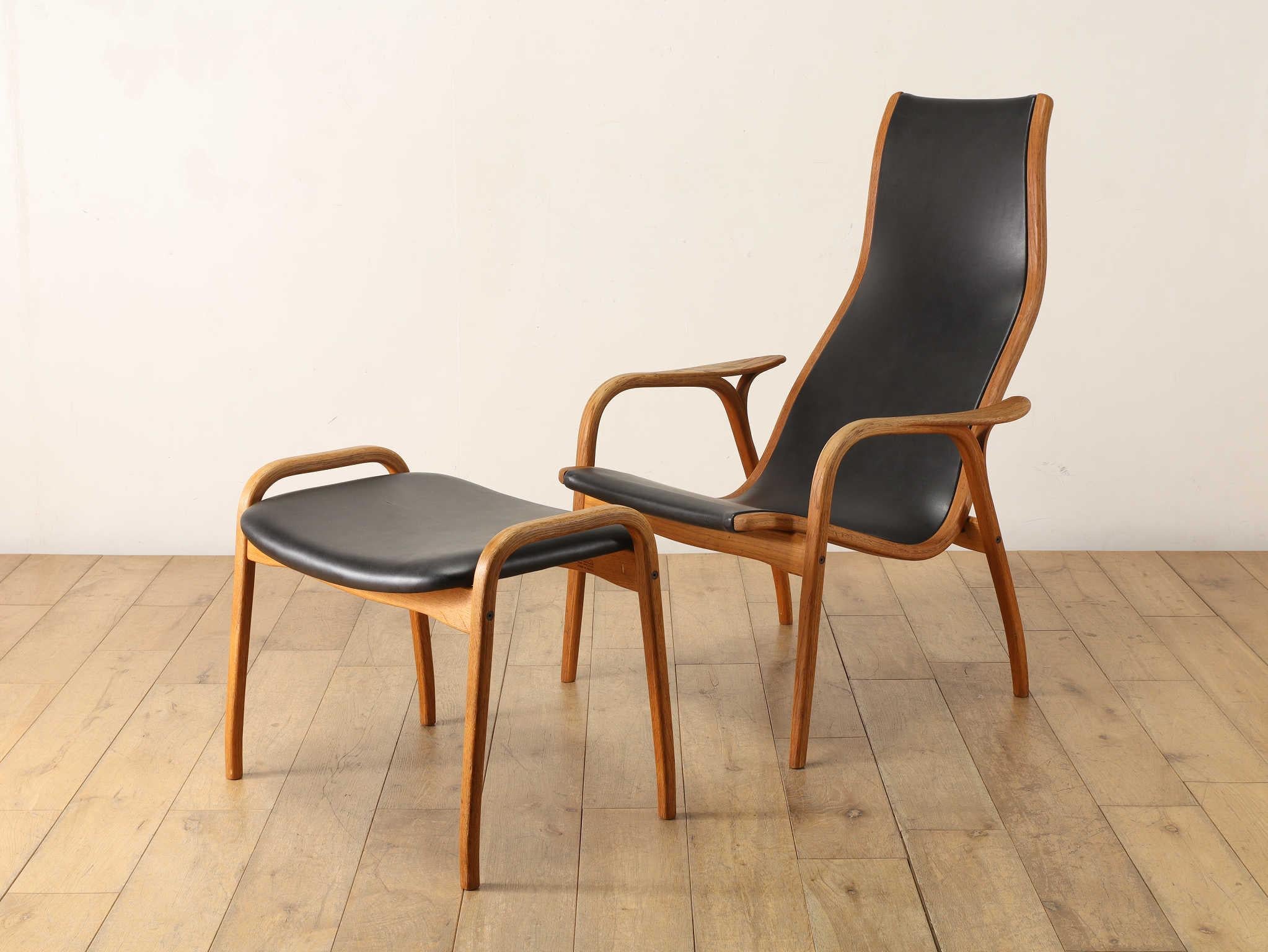 This is a rare armchair with ottoman, commonly known as the “Lamino,” designed by Yngve Ekström—one of Sweden’s most iconic designers—and believed to have been manufactured in the 1960s by the original producer, ESE Möbler.
With its sculptural