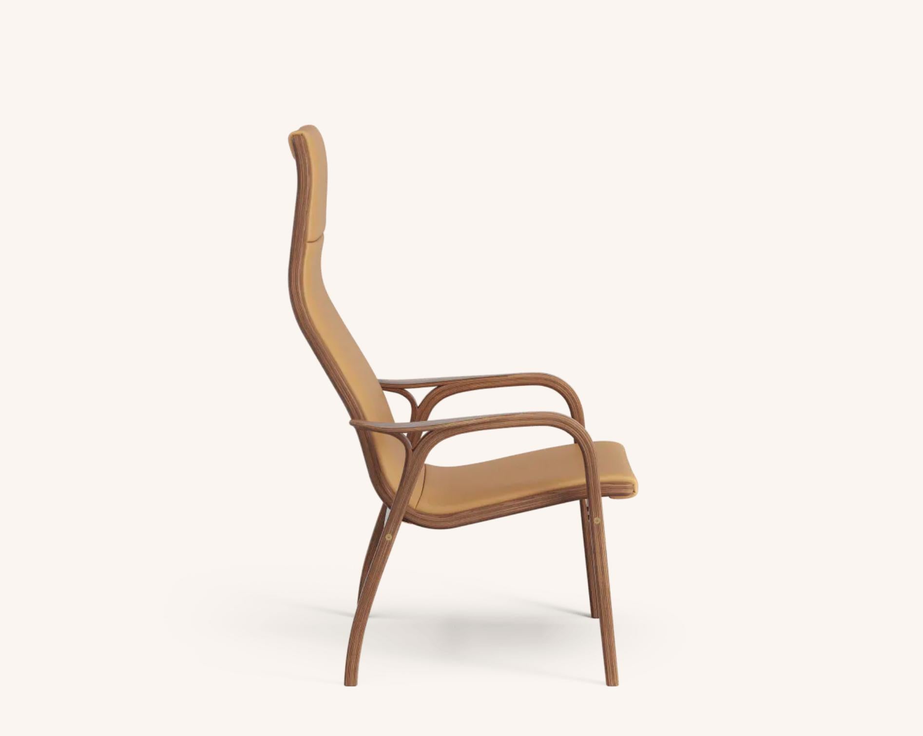 Yngve Ekstrm Lamino Easy Chair von Swedese aus Nussbaum und cognacfarbenem Leder (Skandinavische Moderne) im Angebot