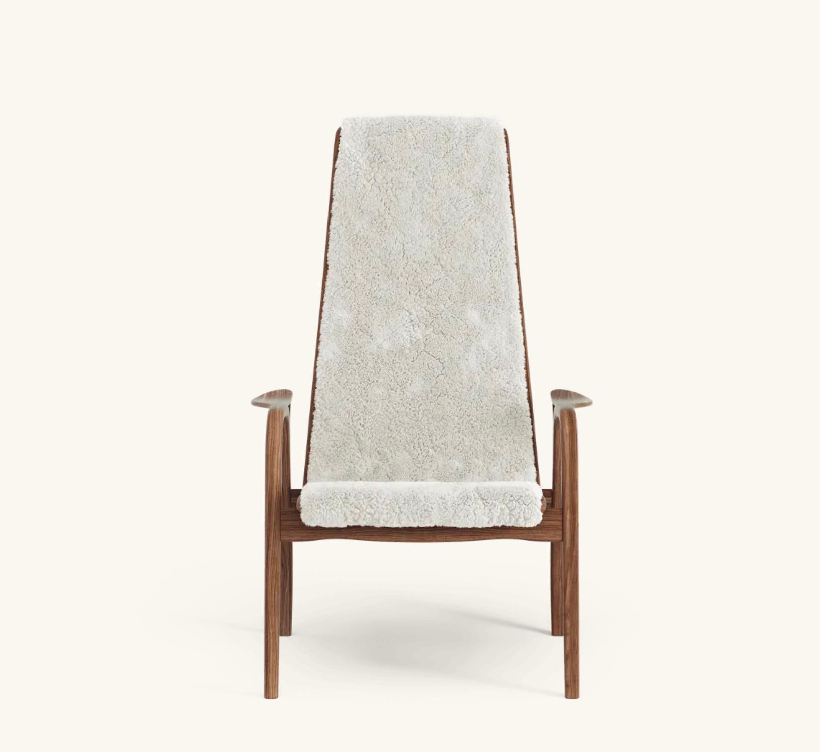 Scandinavo moderno Yngve Ekström Lamino Easy Chair di Swedese in noce e pelle di pecora in vendita