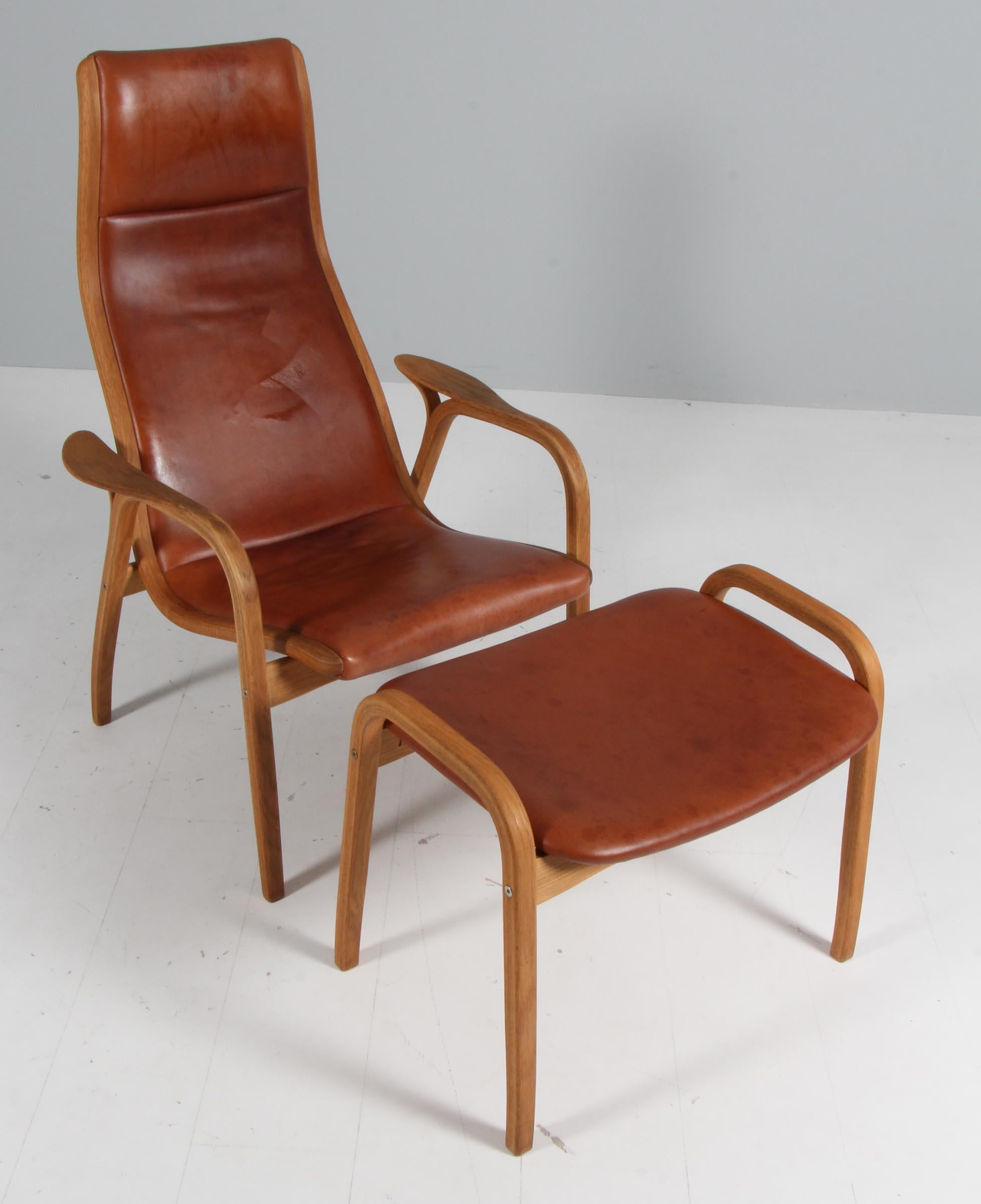 Yngve Ekström lounge chair with ottoman, frame of oak

Original patinated leather.

Model Lamino, made by Swedese.