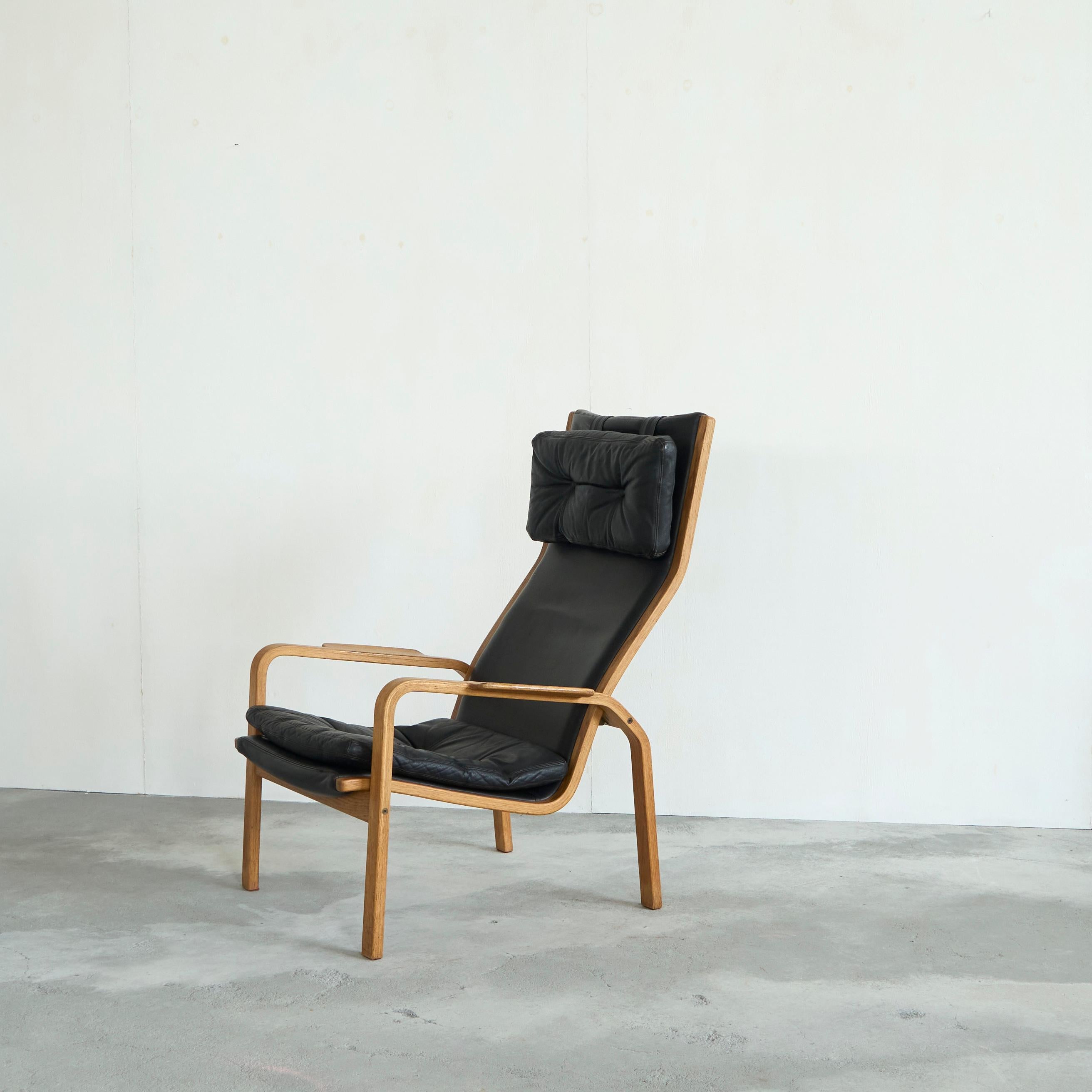 Scandinave moderne Chaise longue Yngve Ekström en bouleau massif et cuir noir pour Swedese 1970 en vente