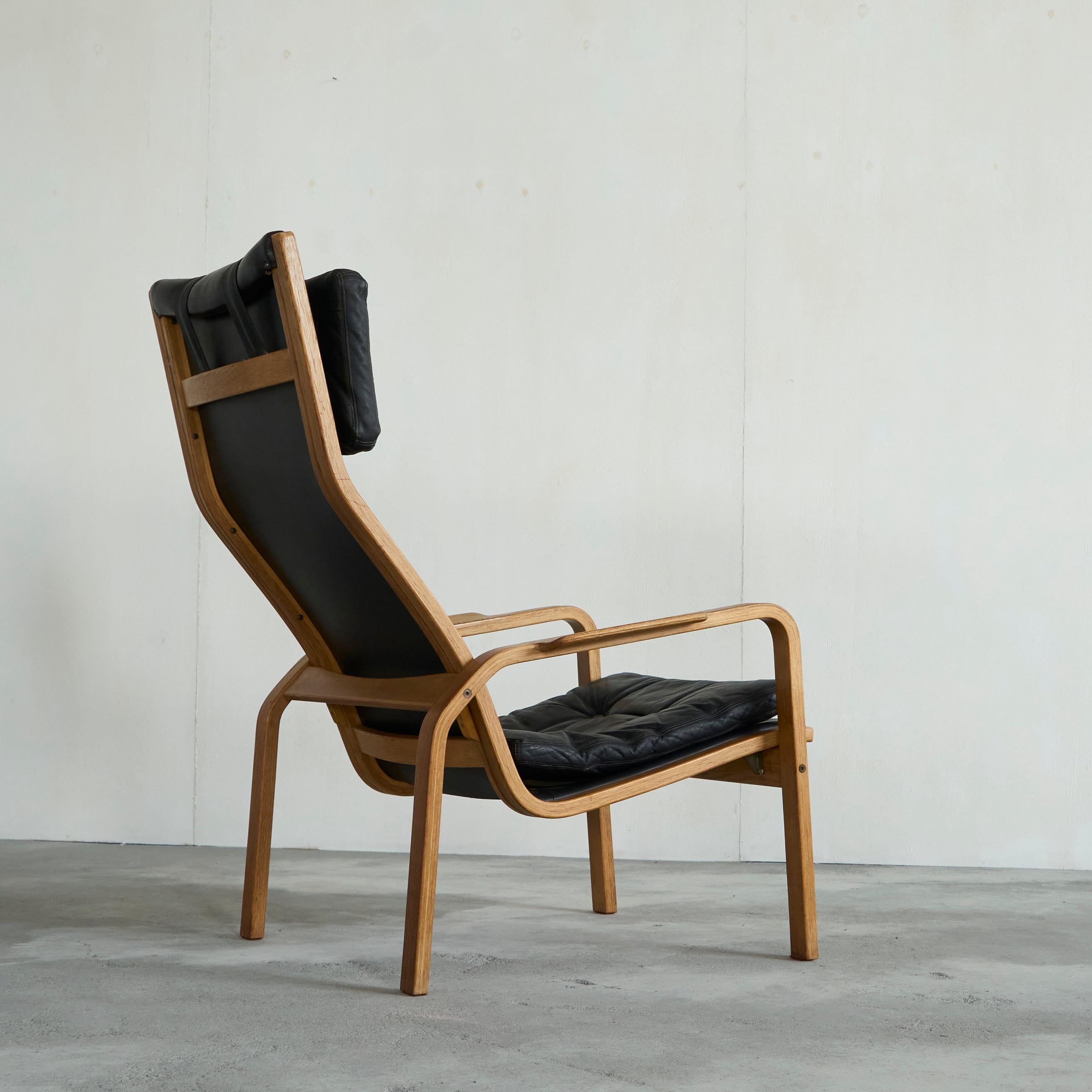 Fait main Chaise longue Yngve Ekström en bouleau massif et cuir noir pour Swedese 1970 en vente