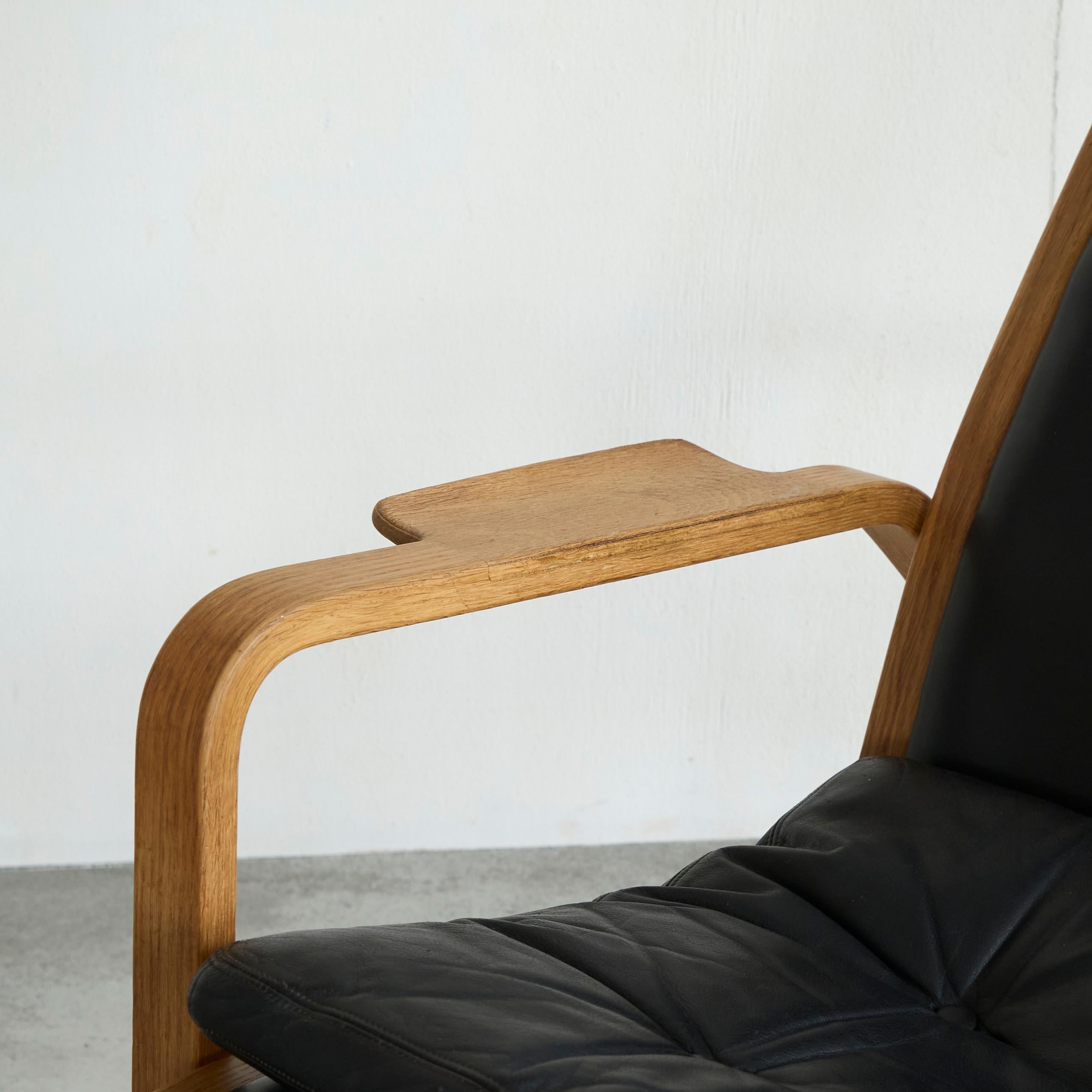 20ième siècle Chaise longue Yngve Ekström en bouleau massif et cuir noir pour Swedese 1970 en vente