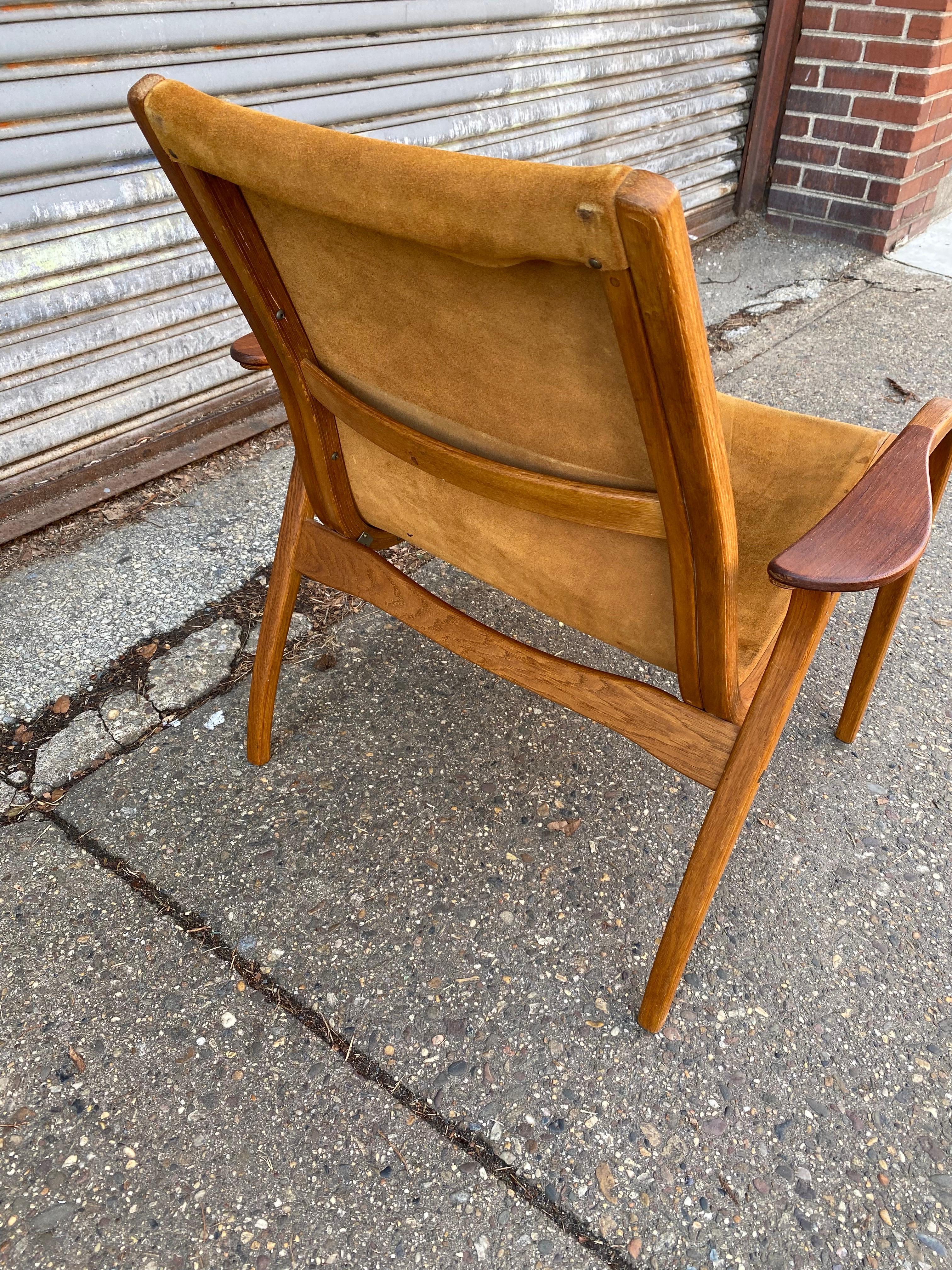 Chaise longue Yngve Ekstrom avec cuir de daim brun clair par Swedese en vente 1