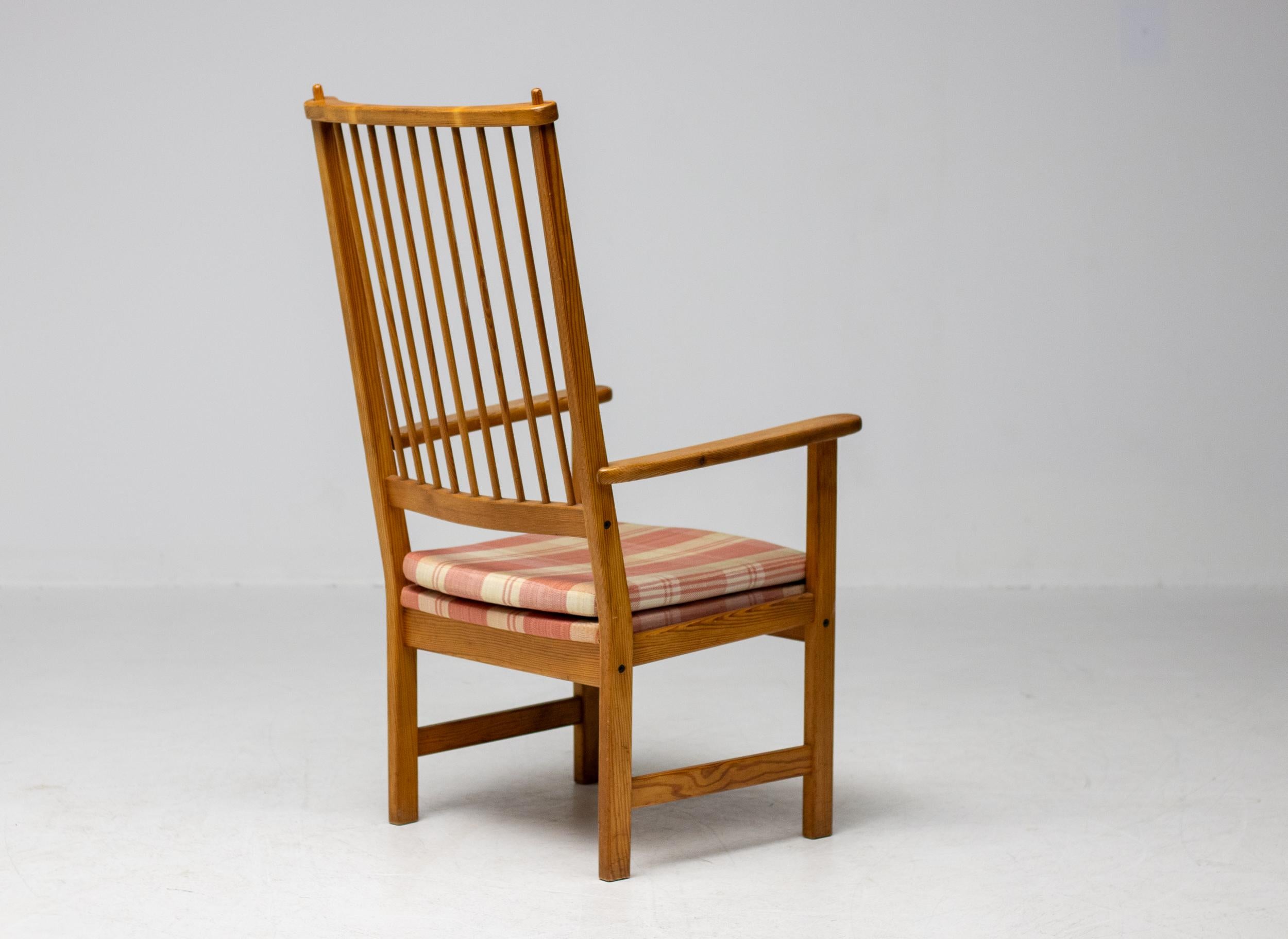Chaise à accoudoir à haut dossier en pin de l'Oregon pour Swedese, Suède, années 1950 en vente 1