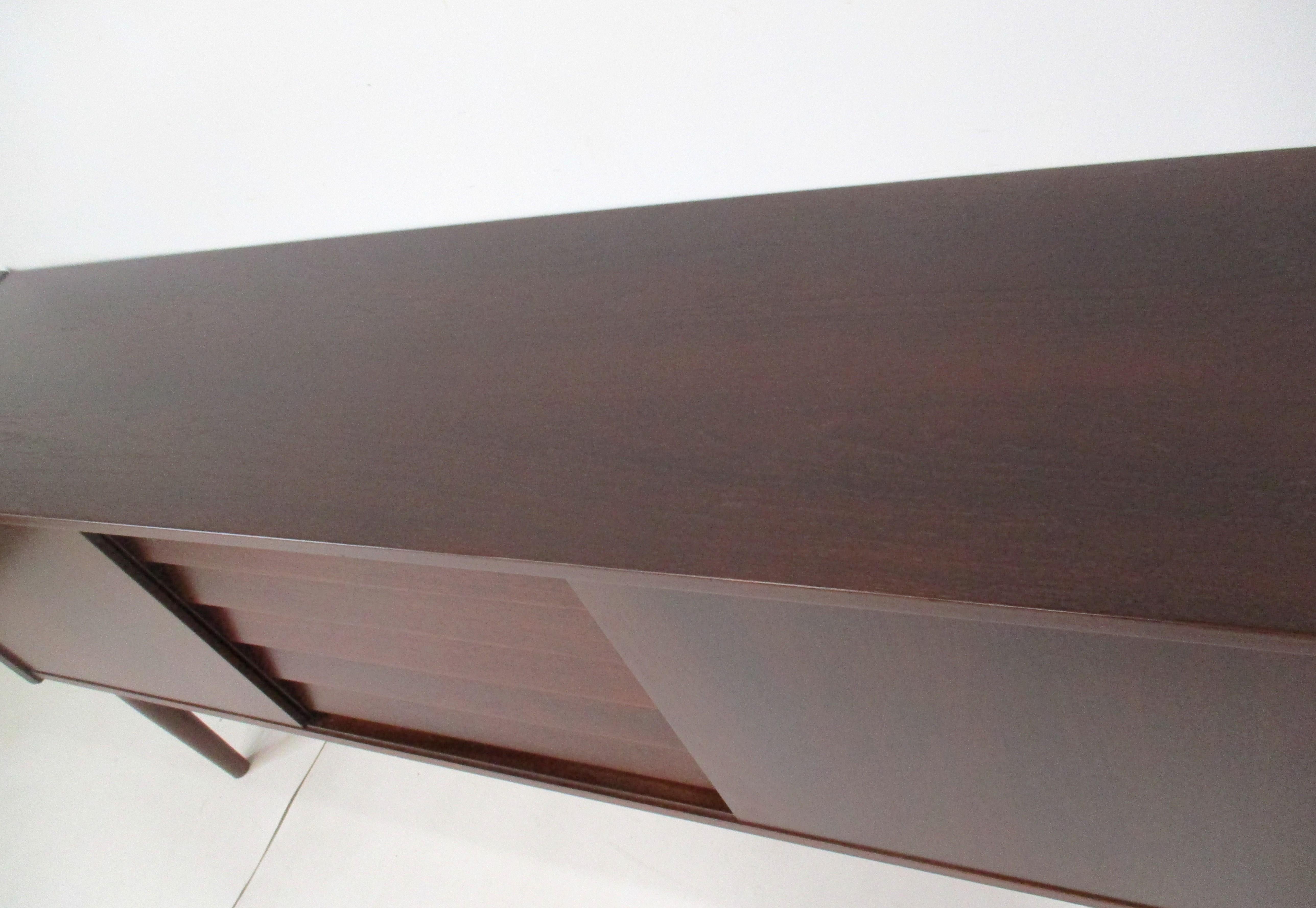 Credenza de estilo danés en teca de Yngve Ekstrom para Swedese / Pastoe Suecia en venta 5