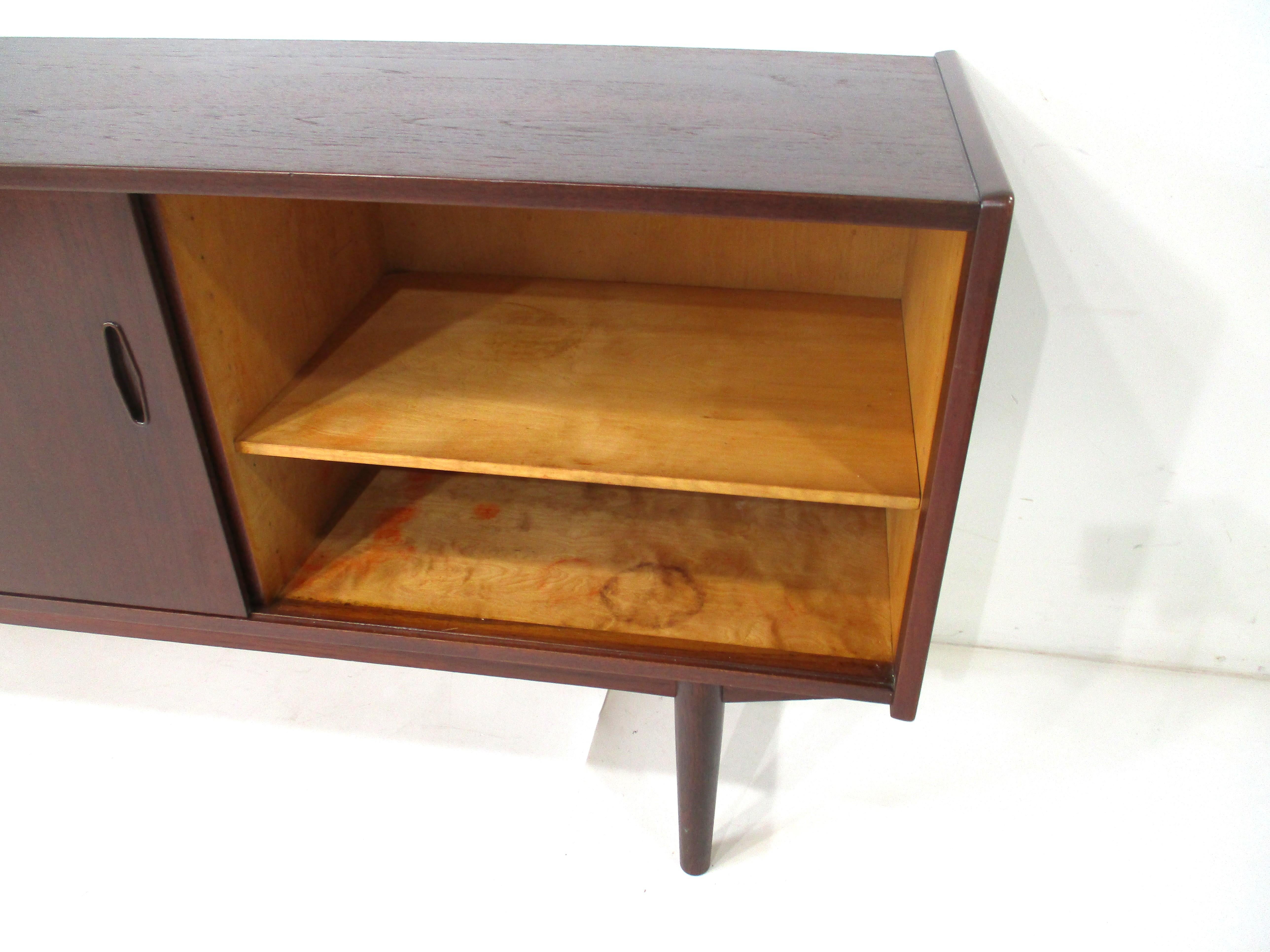 Credenza de estilo danés en teca de Yngve Ekstrom para Swedese / Pastoe Suecia Abedul en venta