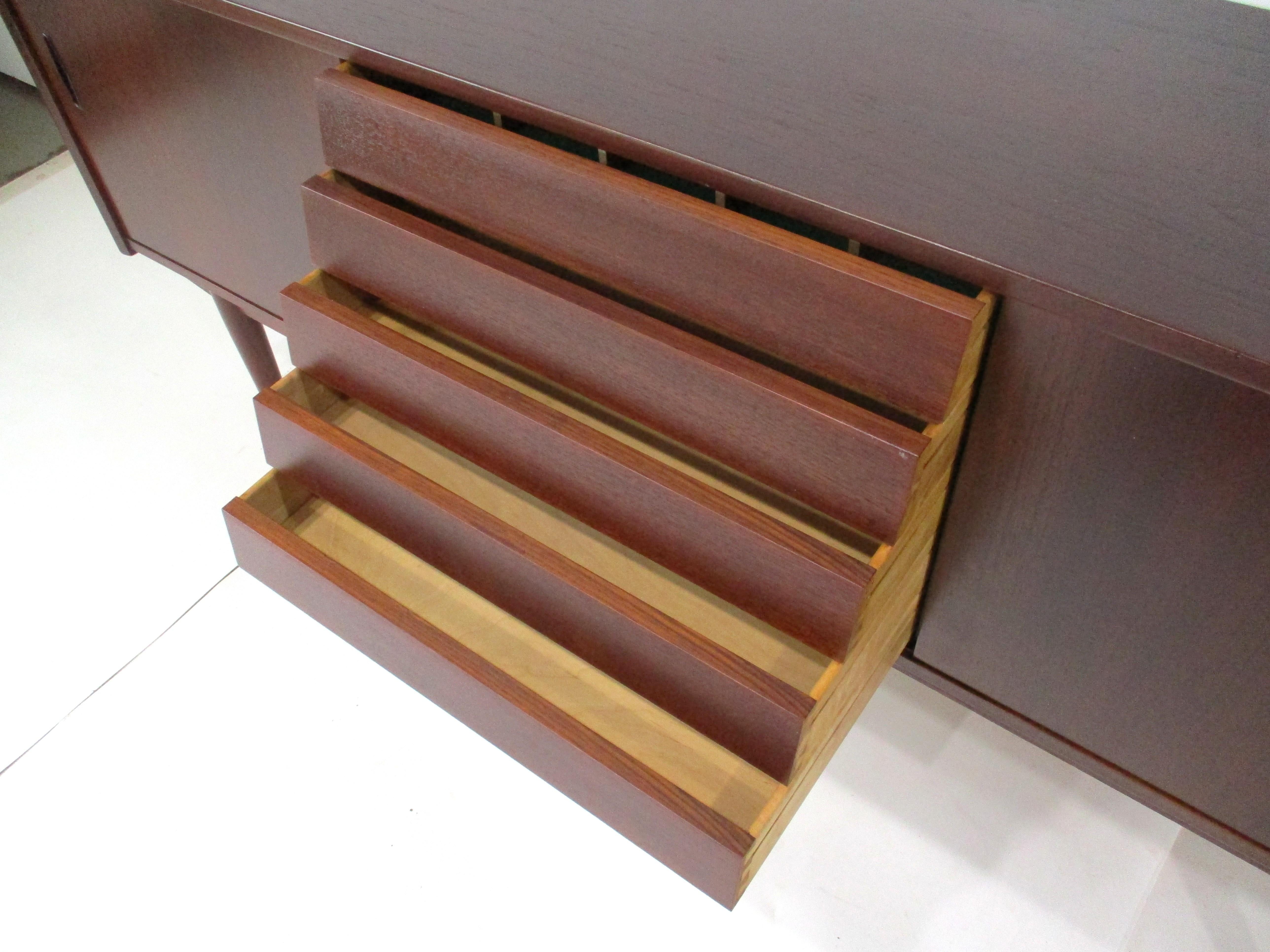 Credenza de estilo danés en teca de Yngve Ekstrom para Swedese / Pastoe Suecia en venta 2