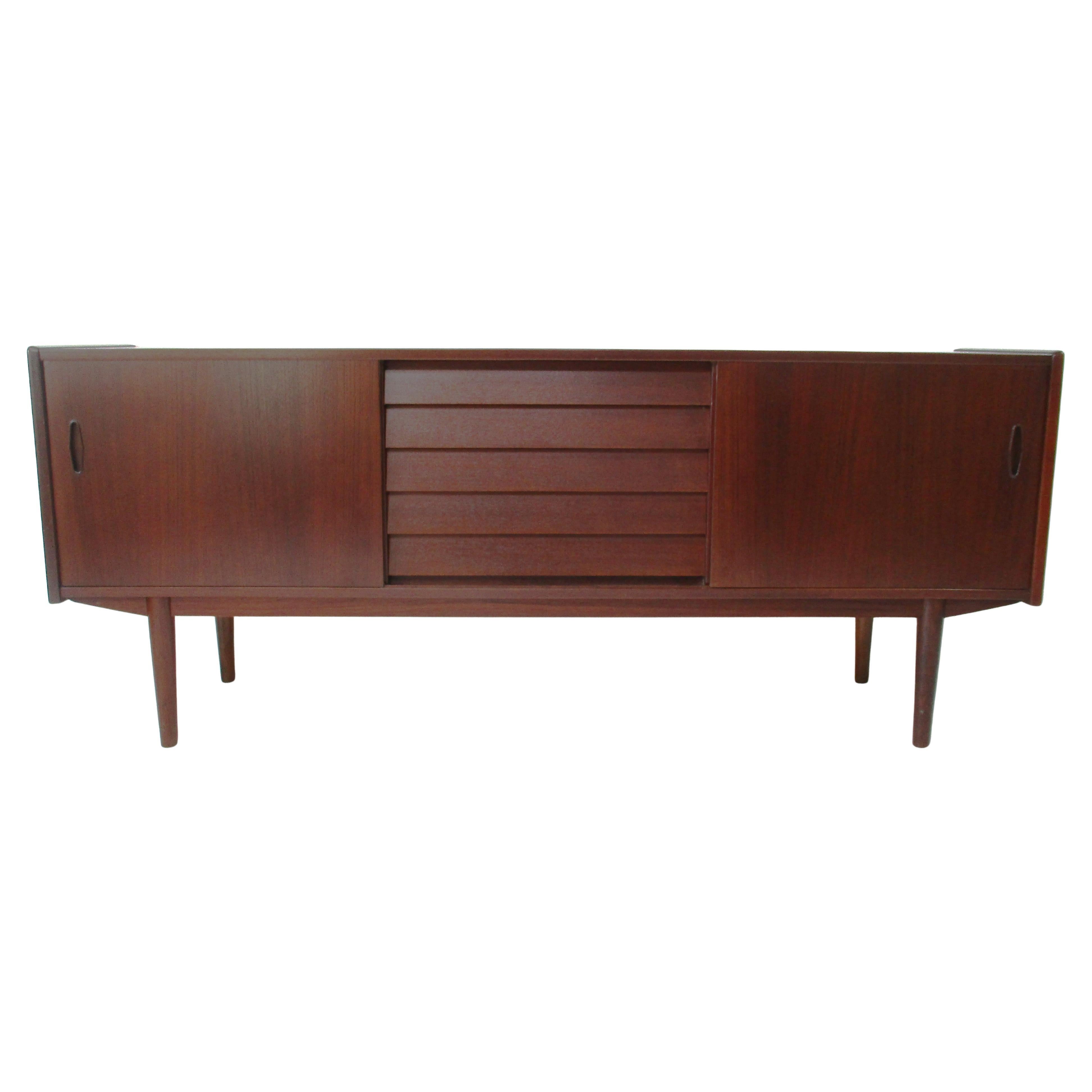 Credenza de estilo danés en teca de Yngve Ekstrom para Swedese / Pastoe Suecia en venta