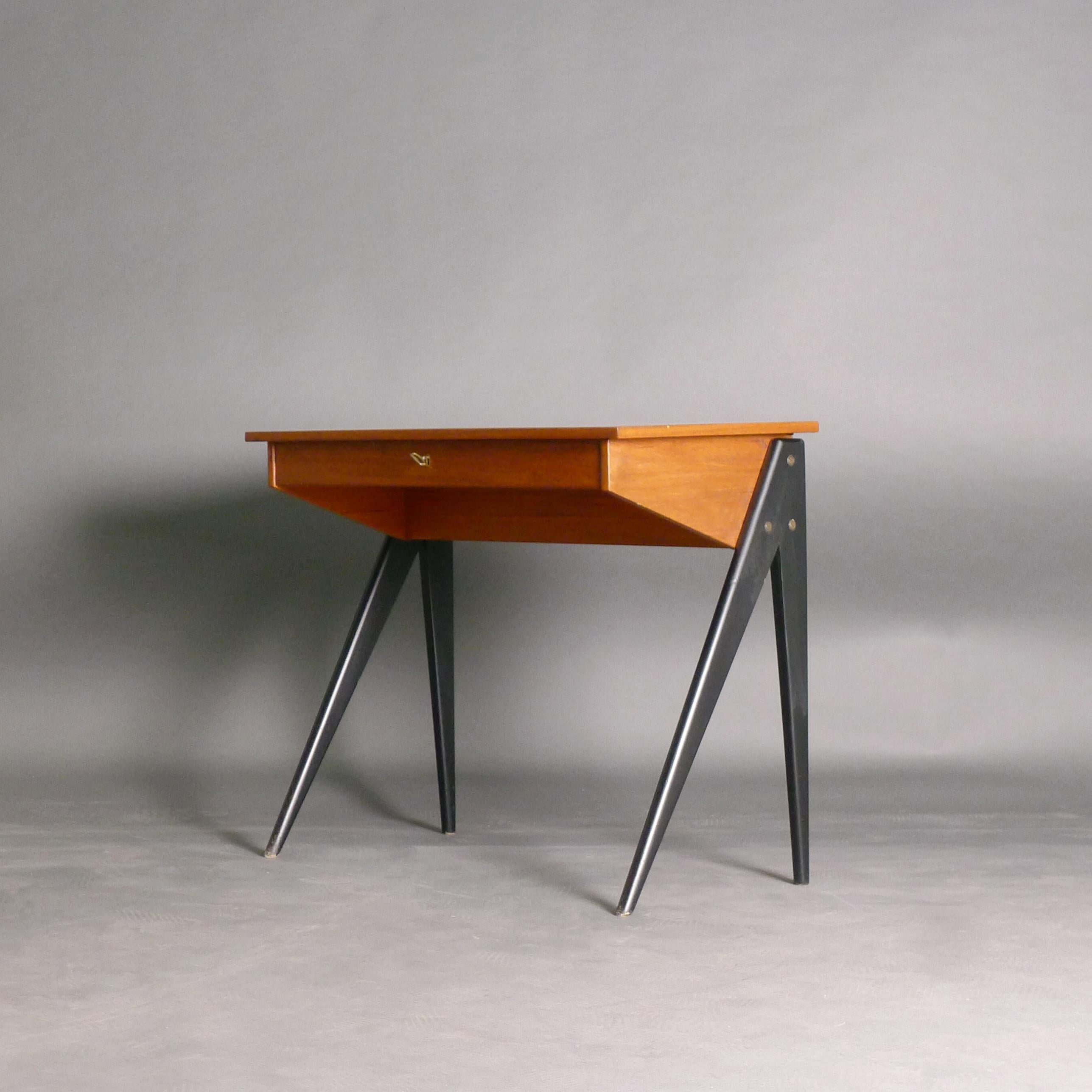 Yngve Ekström (1913-1988), Small Desk or Vanity Unit, in teak with black painted wooden V-shaped legs, manufactured by Mobelfabrikken Toften, Denmark, circa 1953

The rectangular top with brass hinges, mirror to underside and interior with loose