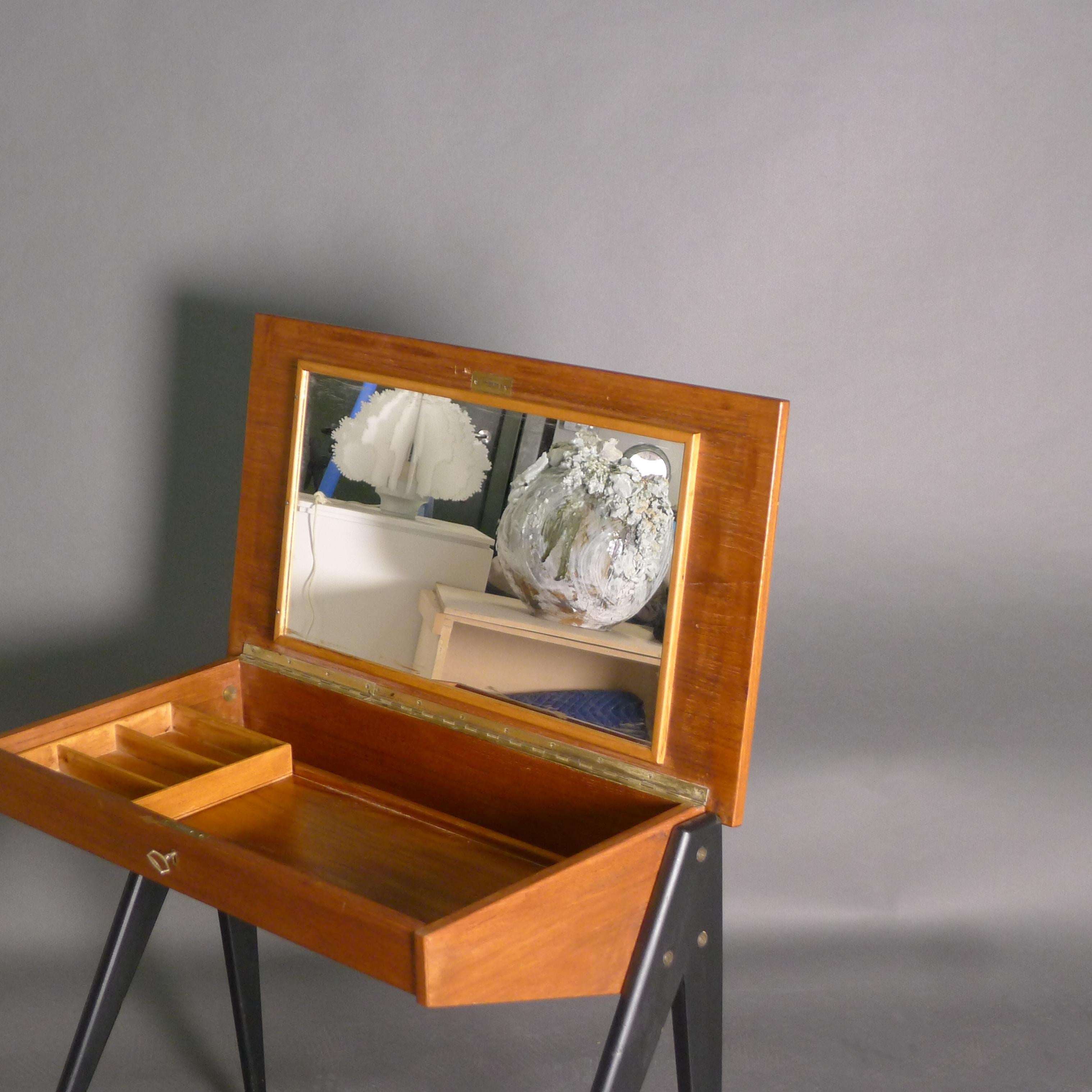 Yngve Ekström, Teak Desk or Vanity Unit, 1950s, Mobelfabrikken Toften, Denmark In Good Condition In Wargrave, Berkshire