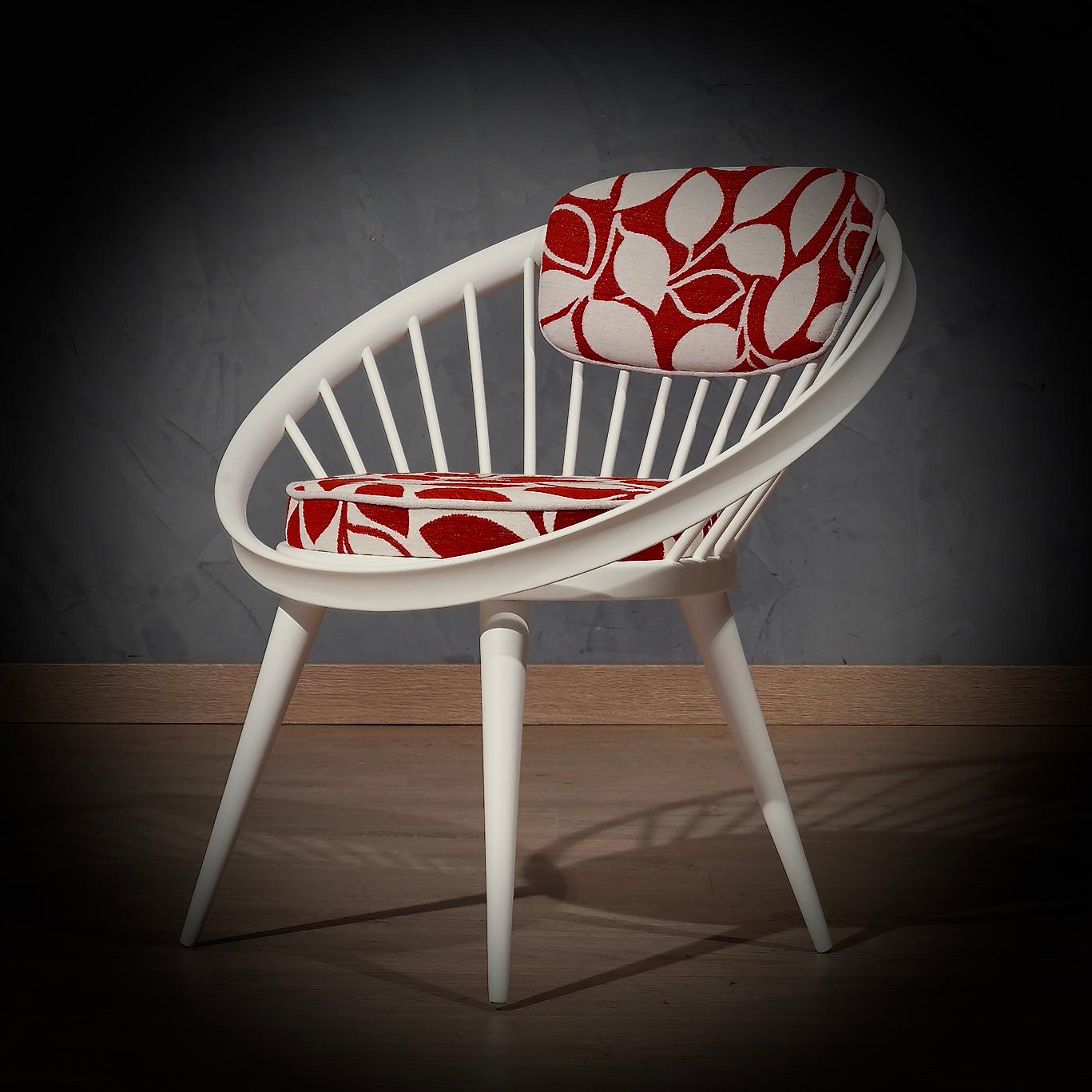 Yngve Ekström Weißer und roter Mid-Century Beistellstuhl / Circle Chair, 1960 (Moderne der Mitte des Jahrhunderts) im Angebot