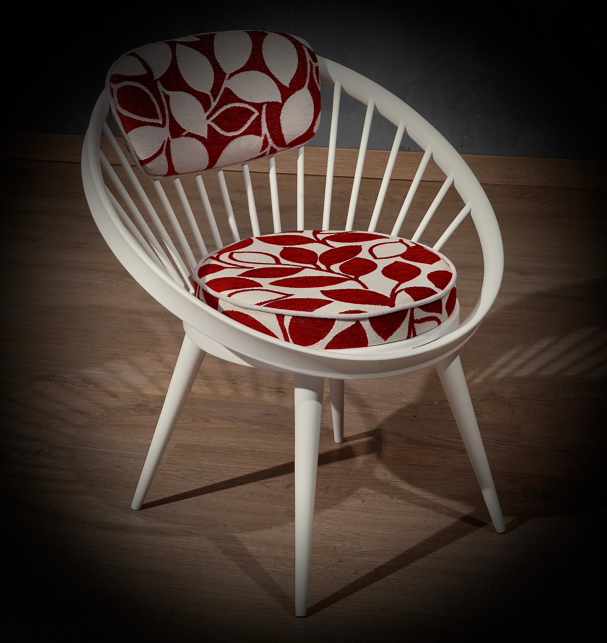 Yngve Ekström Weißer und roter Mid-Century Beistellstuhl / Circle Chair, 1960 (Mitte des 20. Jahrhunderts) im Angebot