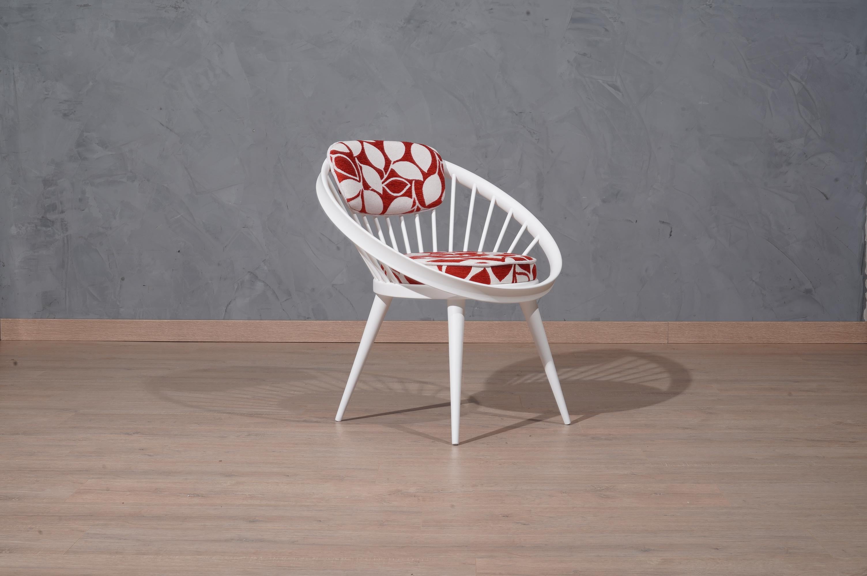 Yngve Ekström White and Red Mid-Century Circle Chair, 1960 For Sale 2