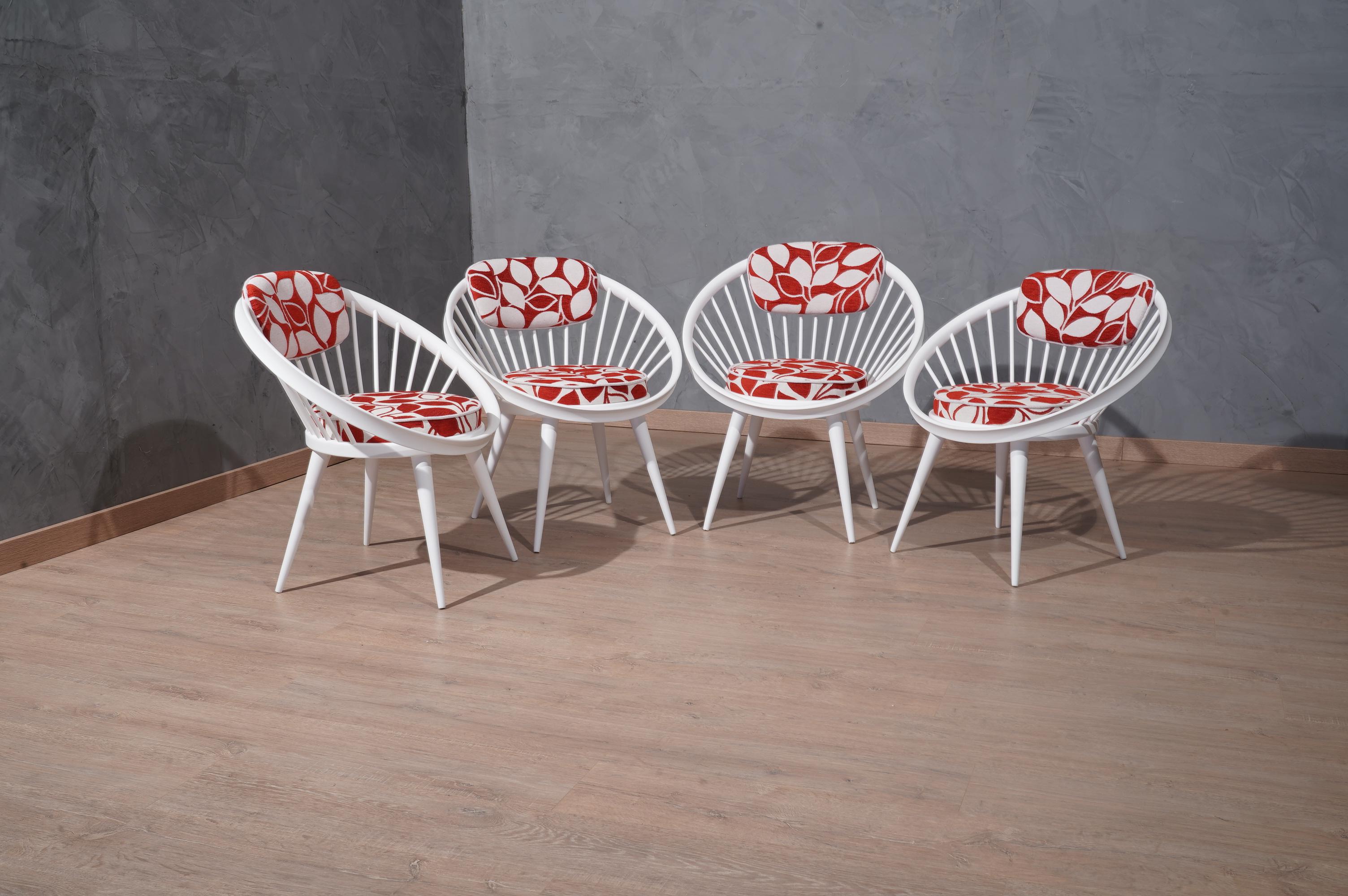 Yngve Ekström White and Red Mid-Century Circle Chair, 1960 For Sale 3