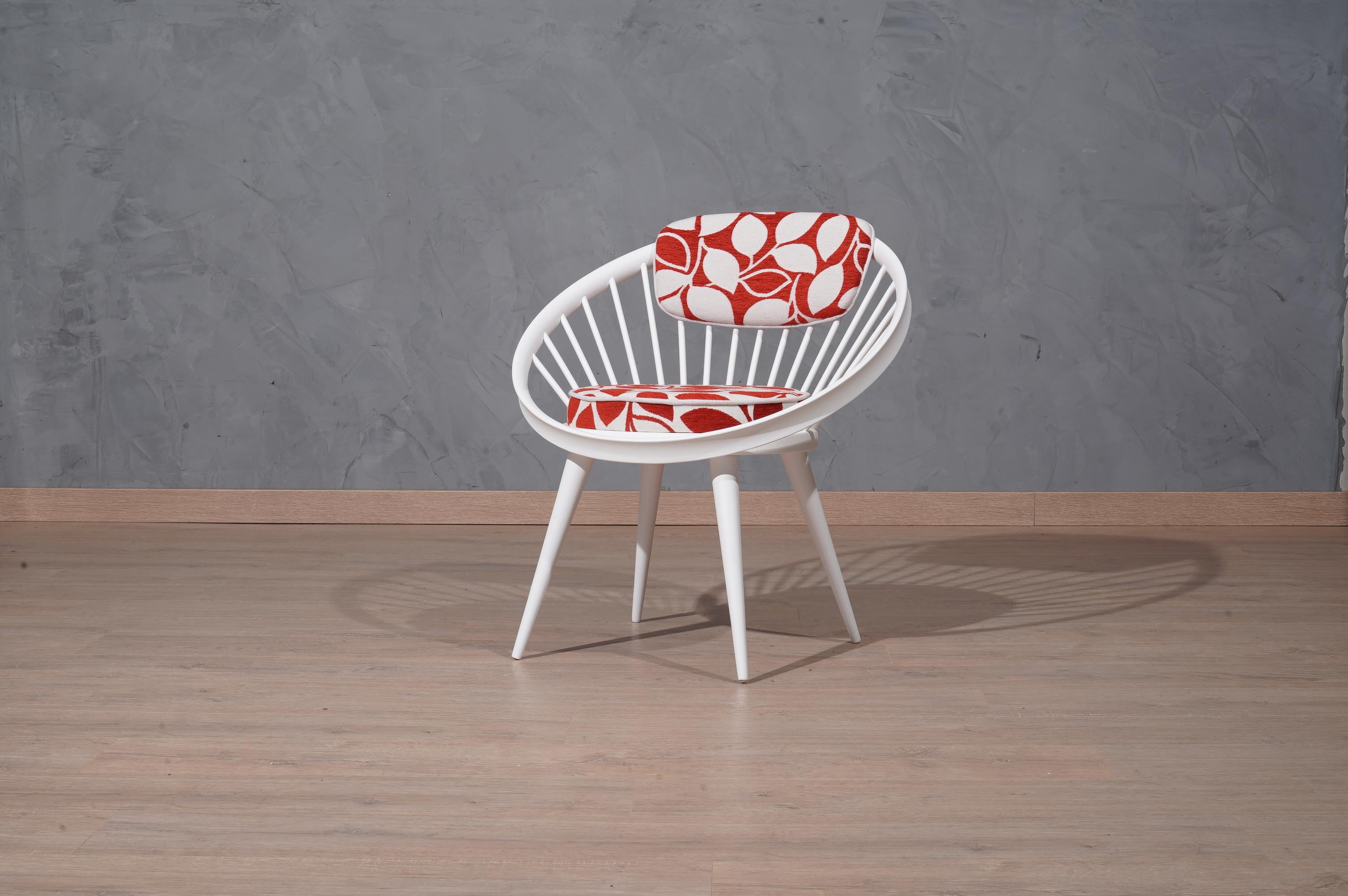 Yngve Ekström White and Red Mid-Century Circle Chair, 1960 For Sale 4