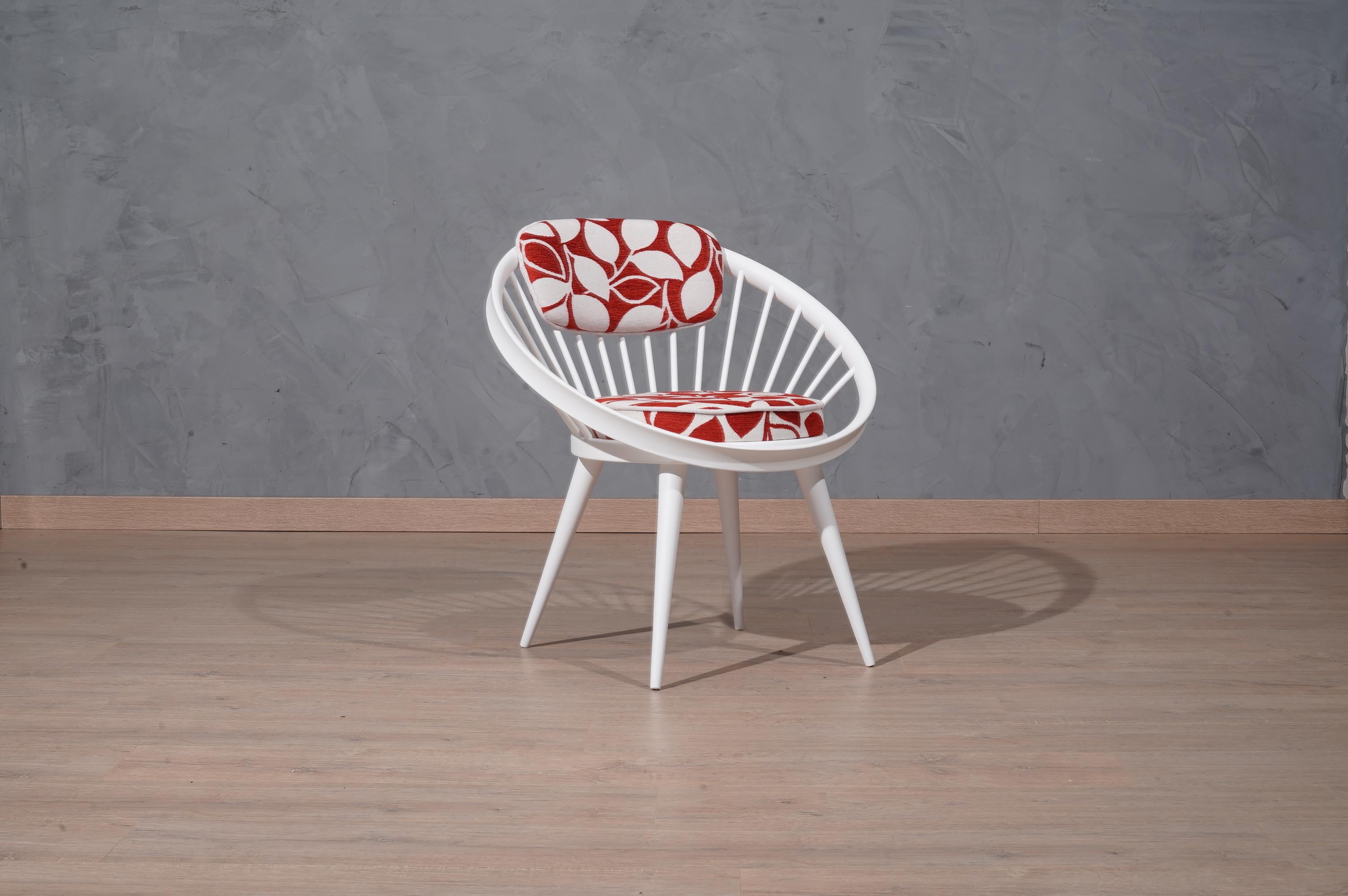 Yngve Ekström White and Red Mid-Century Circle Chair, 1960 For Sale 5