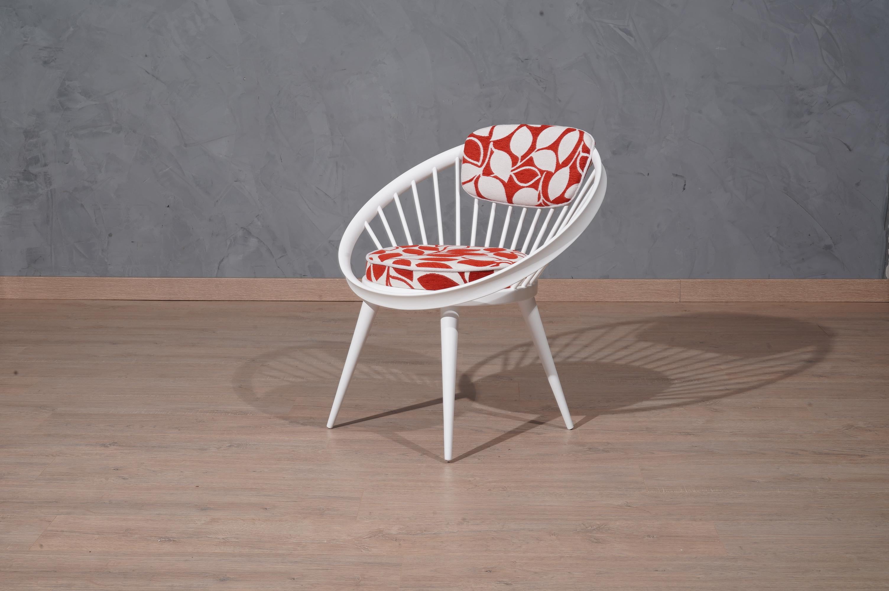 Characteristic circle chair by Yngve Ekström, exciting design made elegant by a beautiful white and red fabric.

The chair is the classic circle chair by Yngve Ekström, made of beech wood and in this case it has been lacquered with white color. It