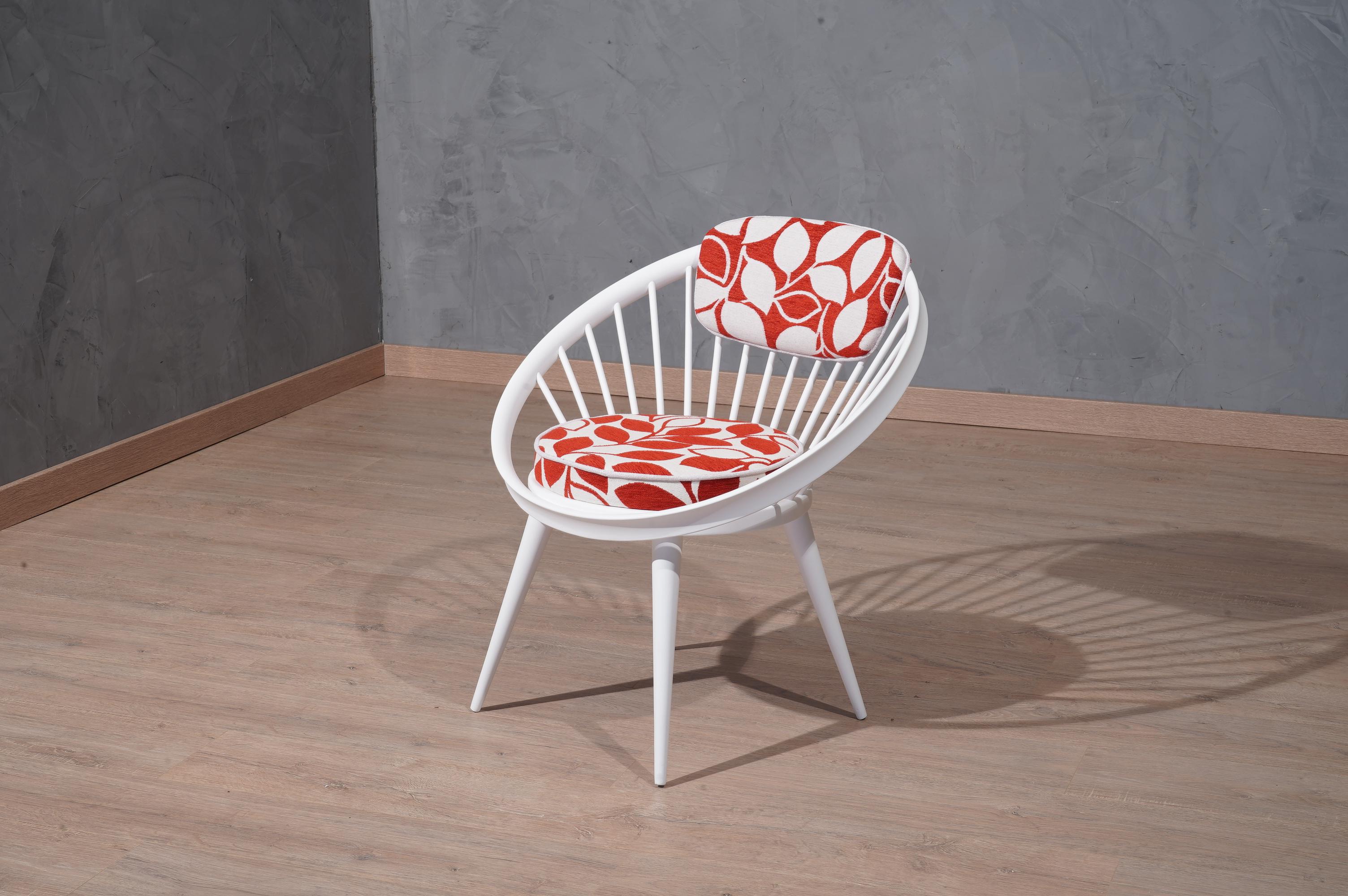 Italian Yngve Ekström White and Red Mid-Century Circle Chair, 1960 For Sale