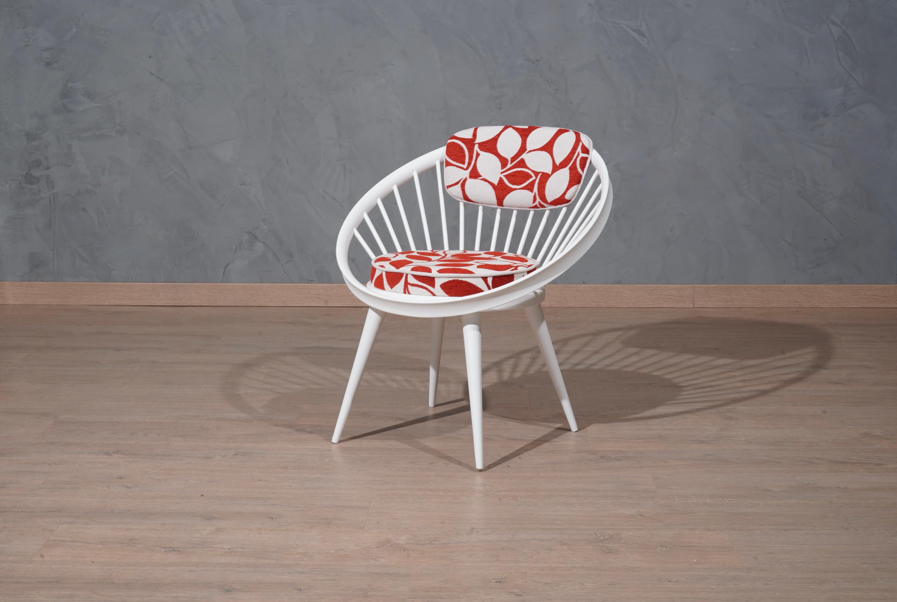Lacquered Yngve Ekström White and Red Mid-Century Circle Chair, 1960 For Sale
